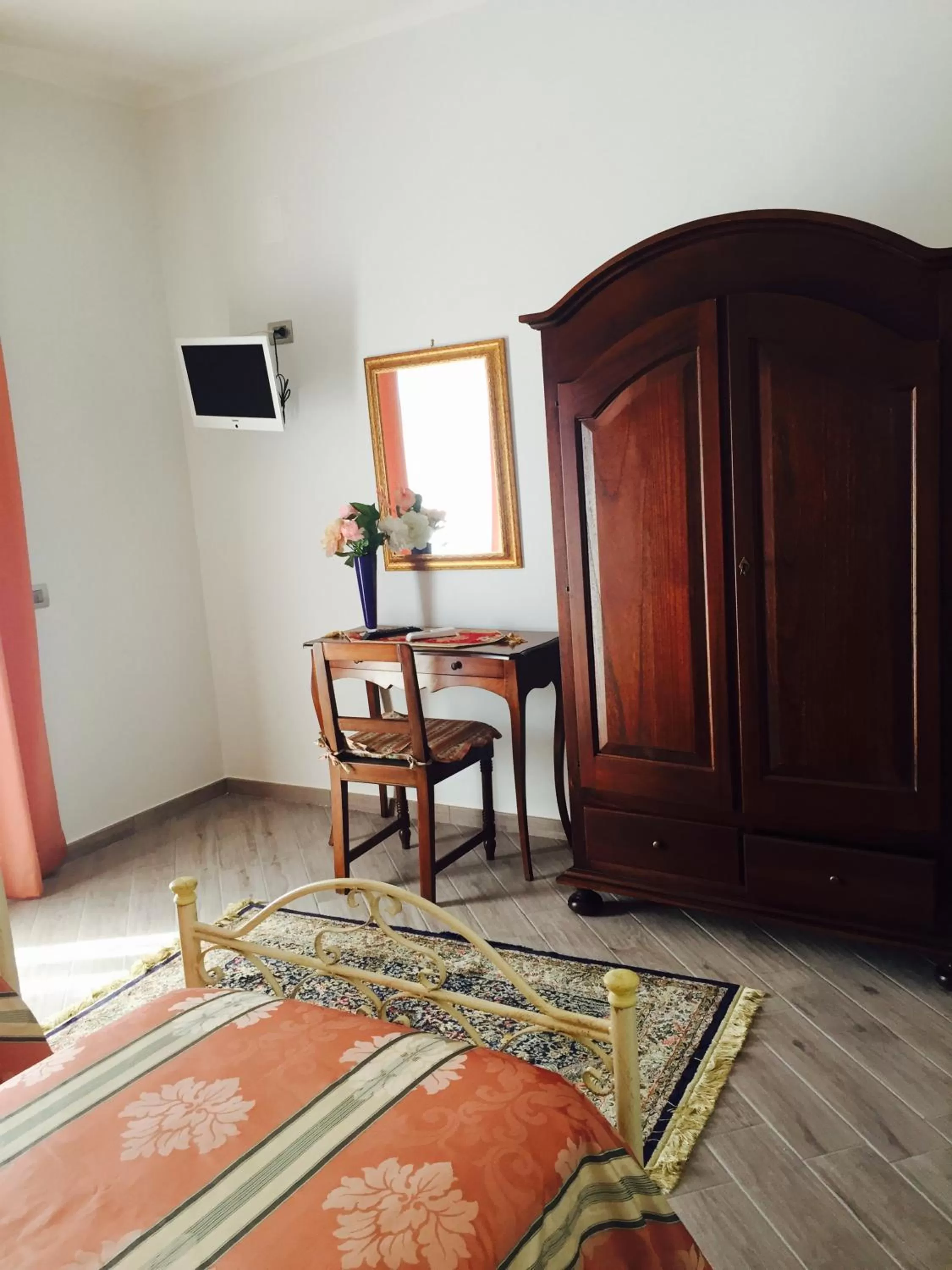 Photo of the whole room in San Michele