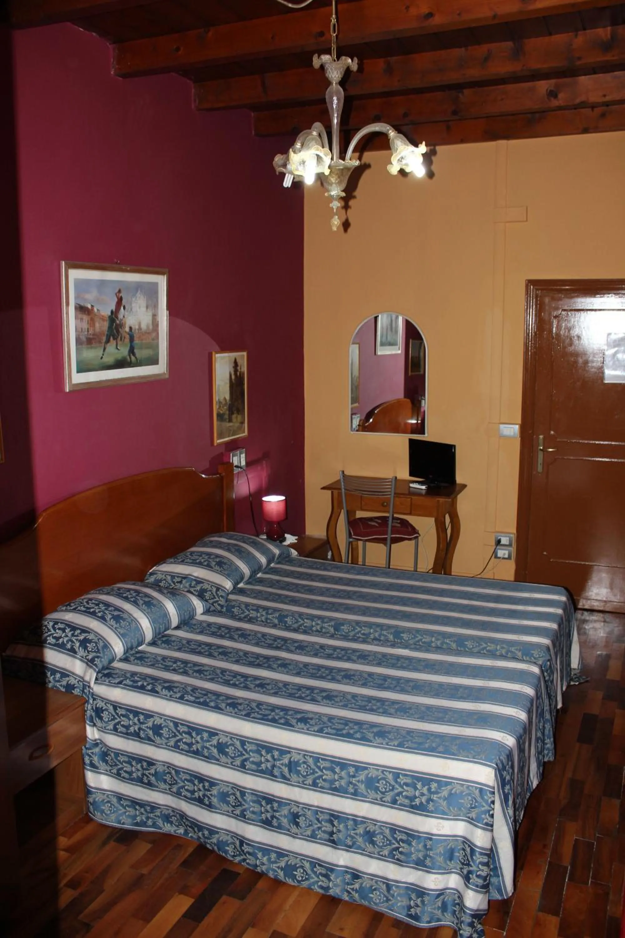 Photo of the whole room, Bed in Hotel San Lorenzo