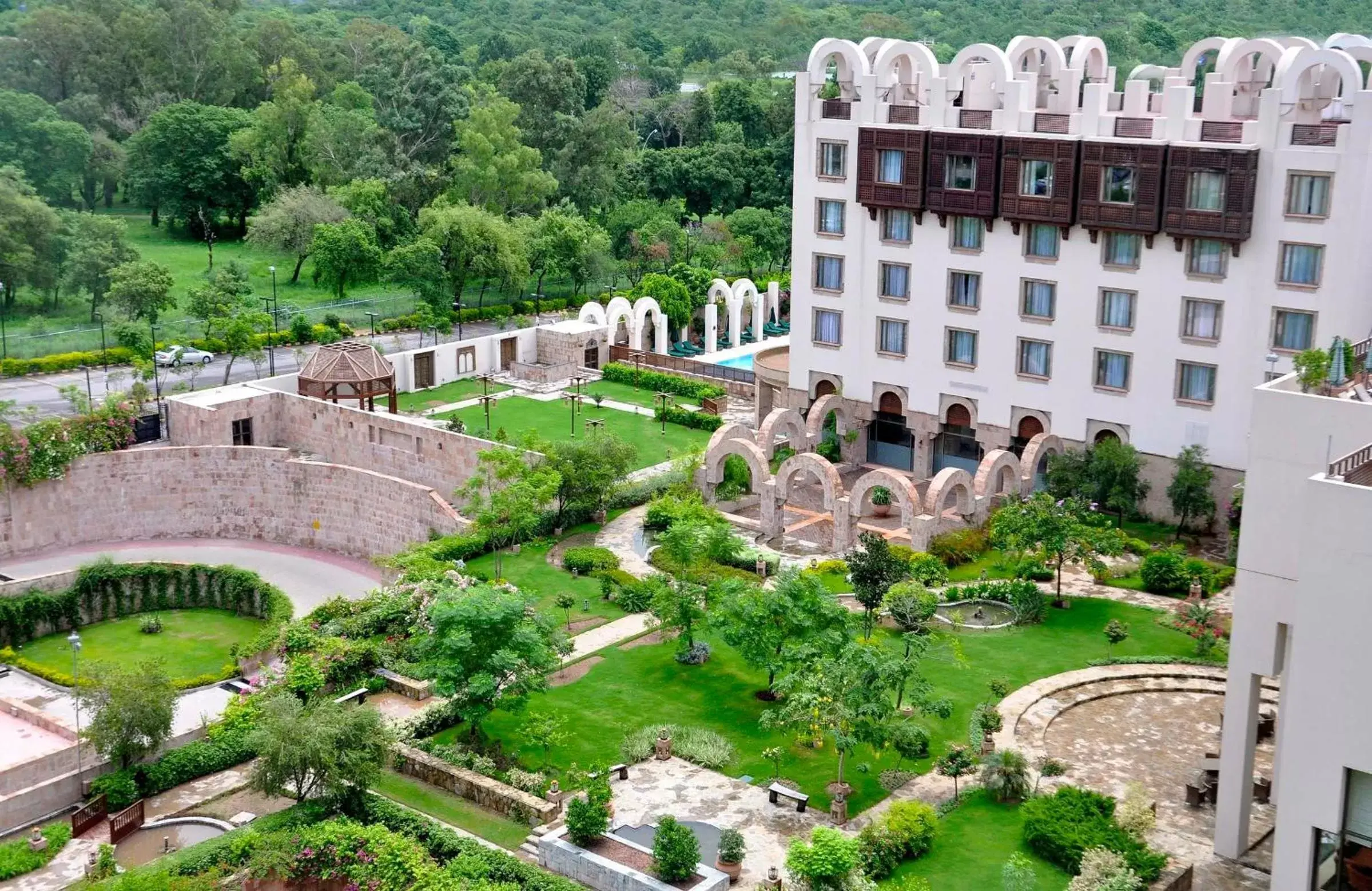 Facade/entrance, Bird's-eye View in Islamabad Serena Hotel