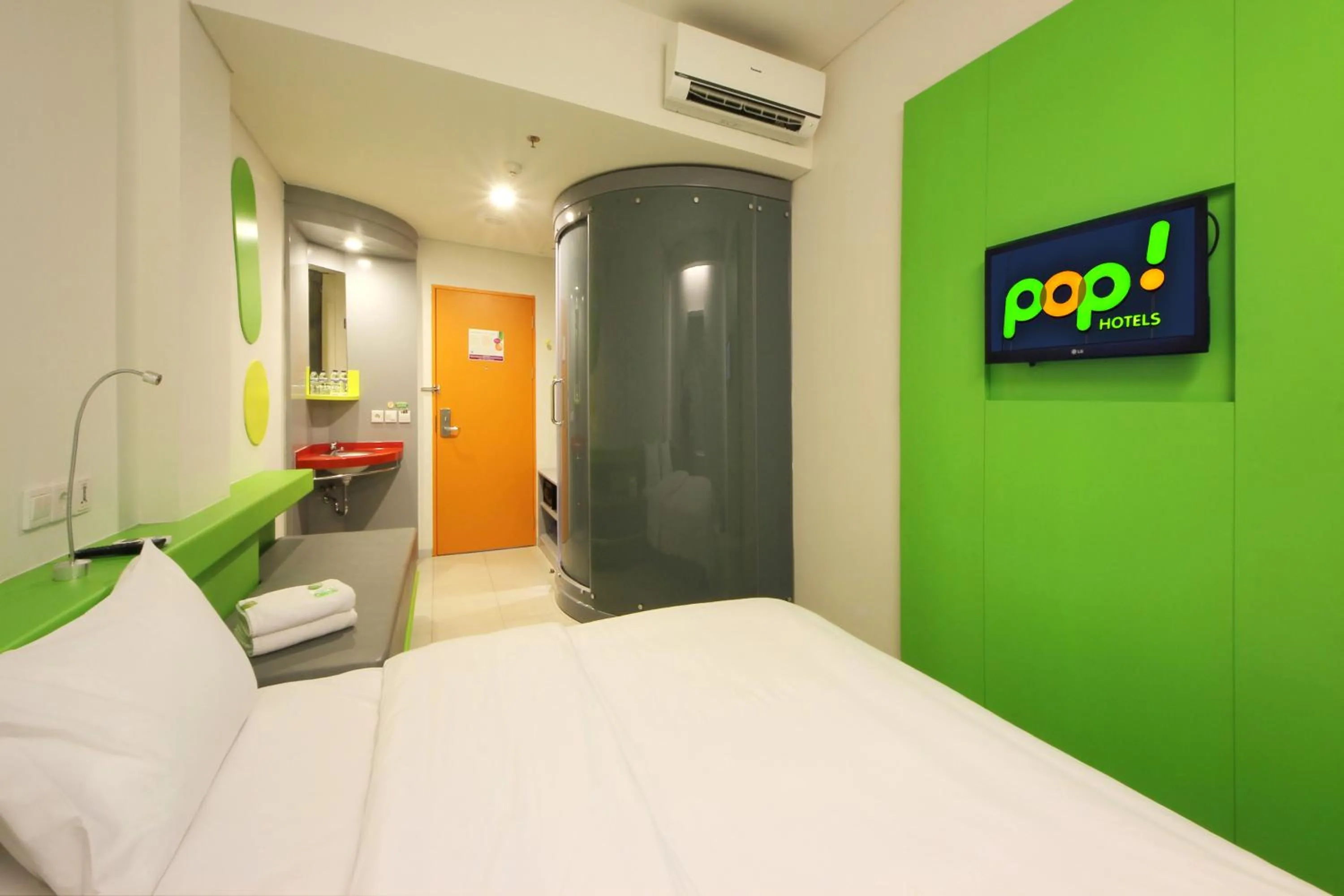 Bed in POP! Hotel BSD City Tangerang