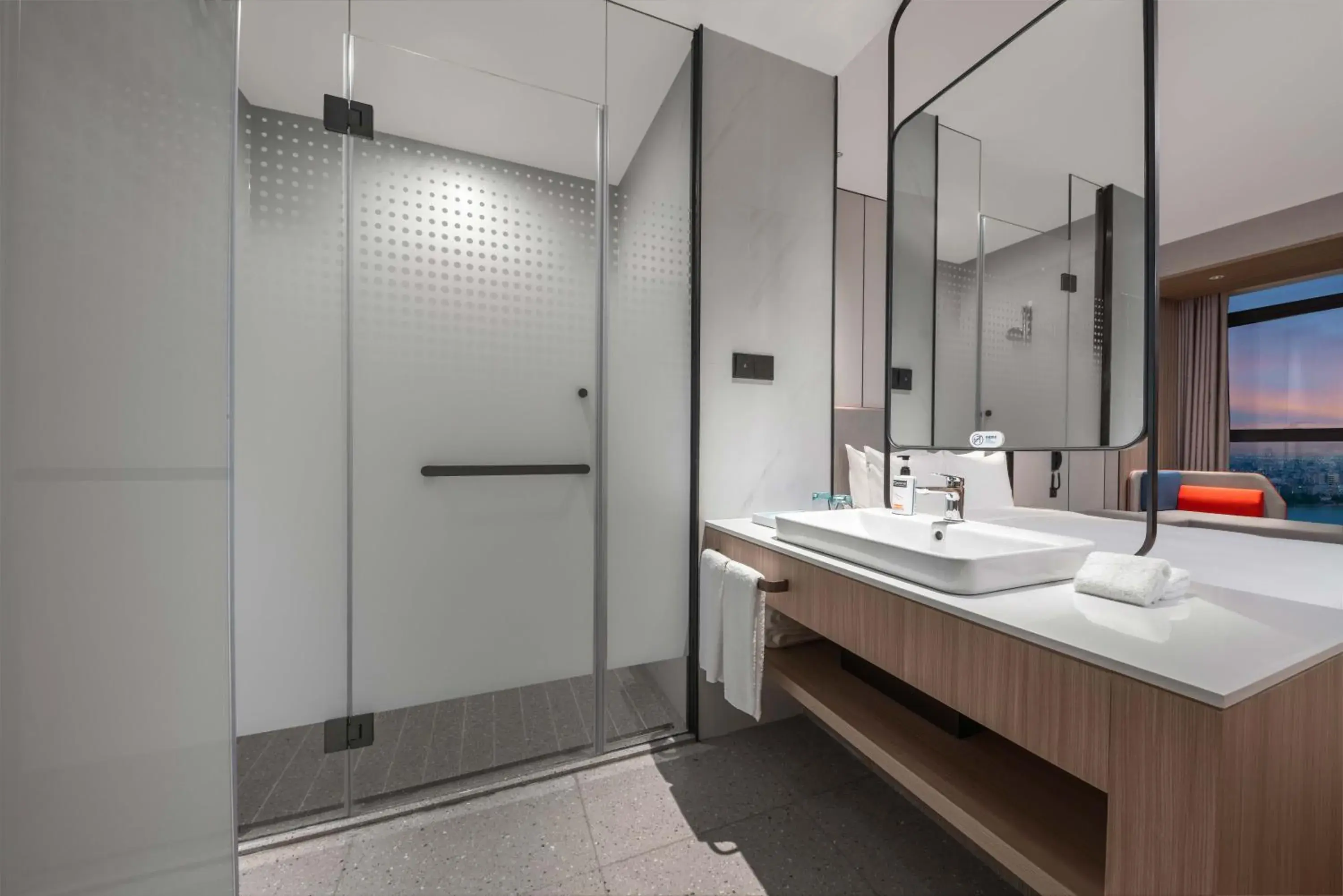 Toilet, Bathroom in Holiday Inn Express Shantou Chenghai