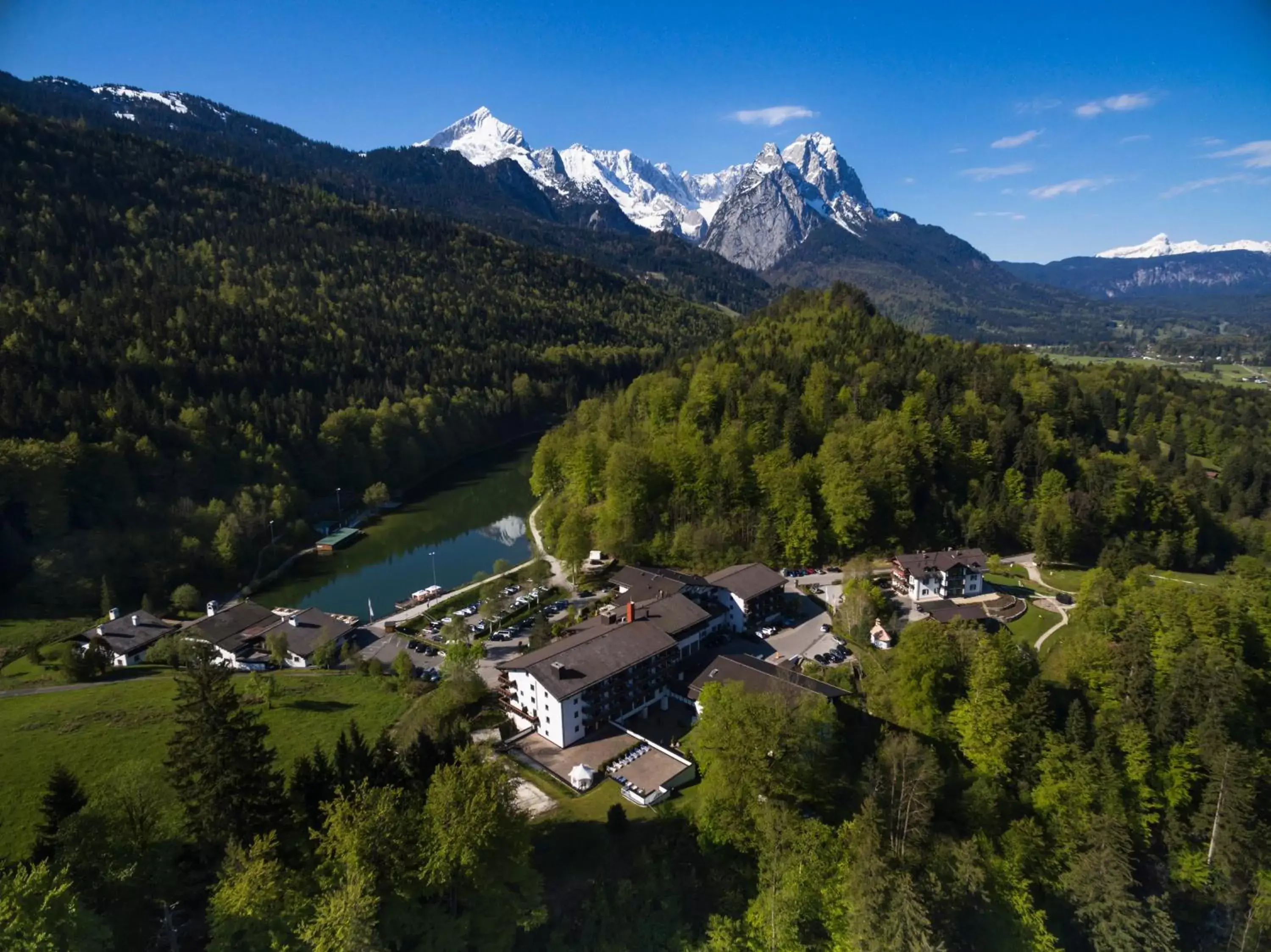 Property building, Bird's-eye View in Riessersee Hotel