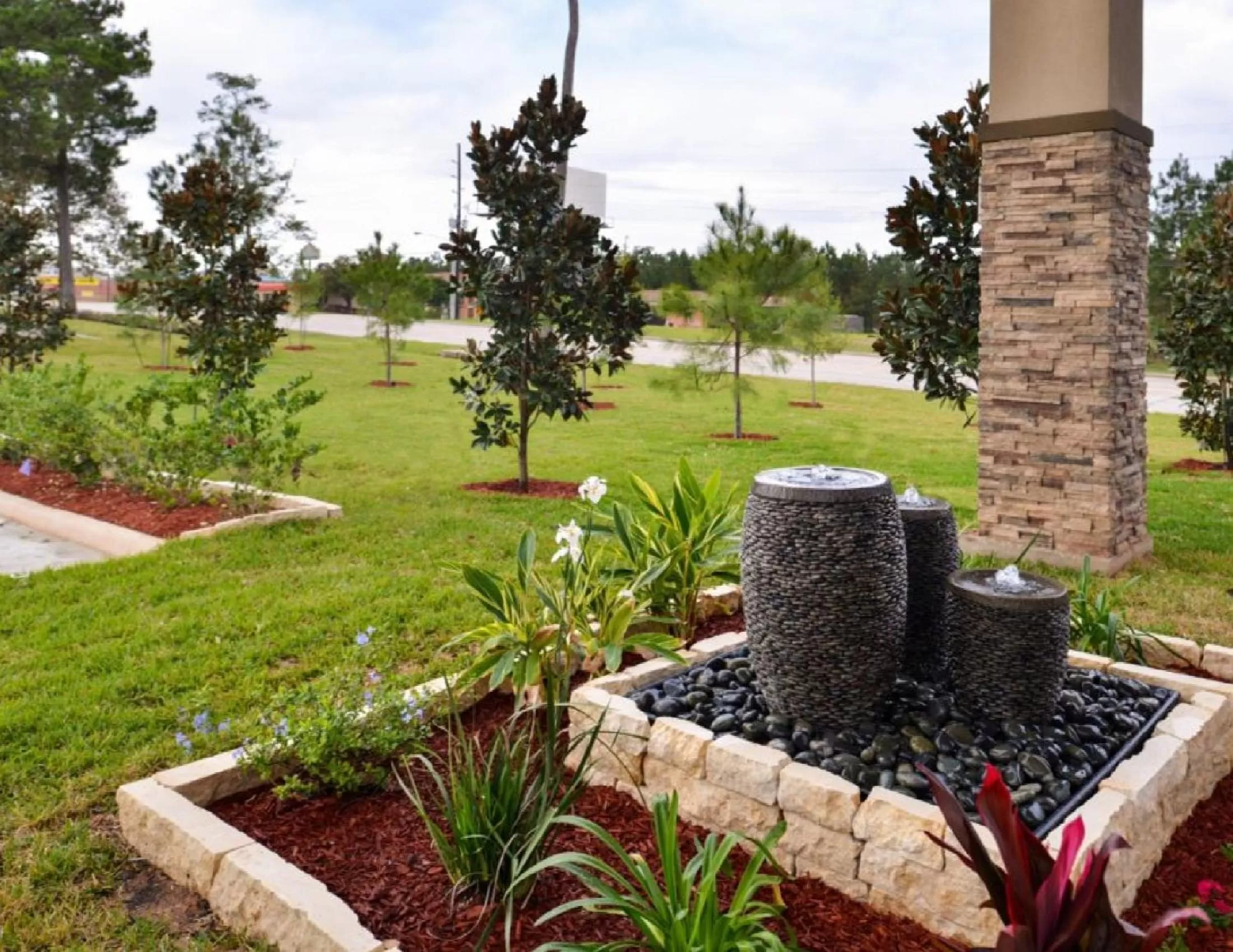 Garden in Scottish Inn & Suites - Conroe