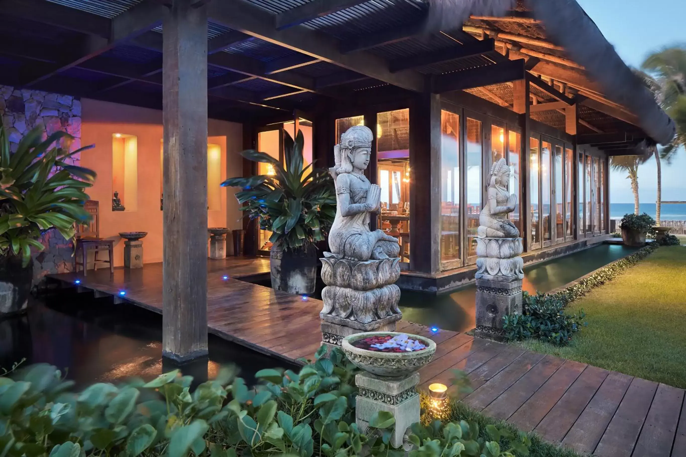 Restaurant/places to eat in Zorah Beach Hotel Restaurant/places to eat in Zorah Beach Hotel