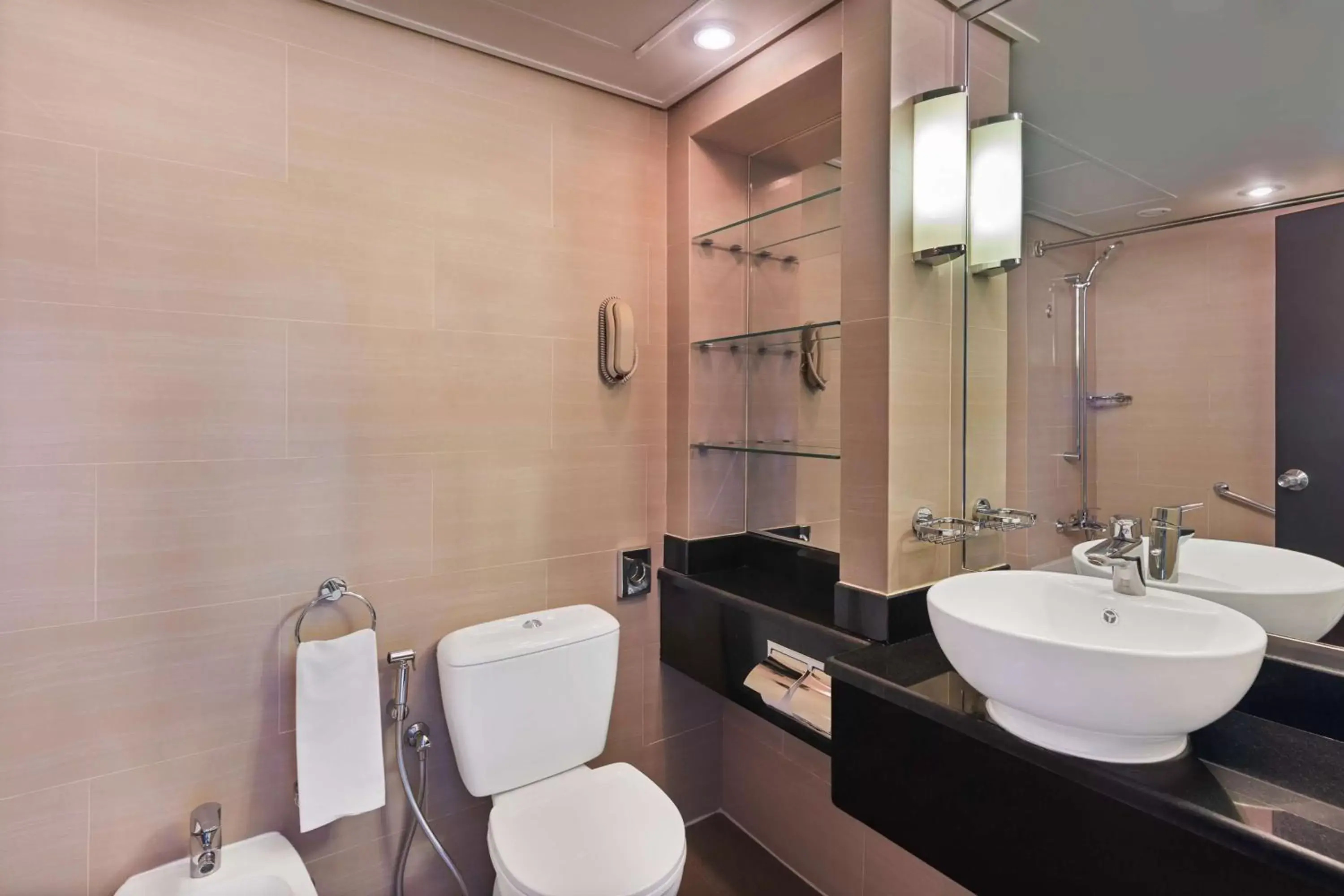 Bathroom in Radisson Blu Hotel & Resort, Al Ain