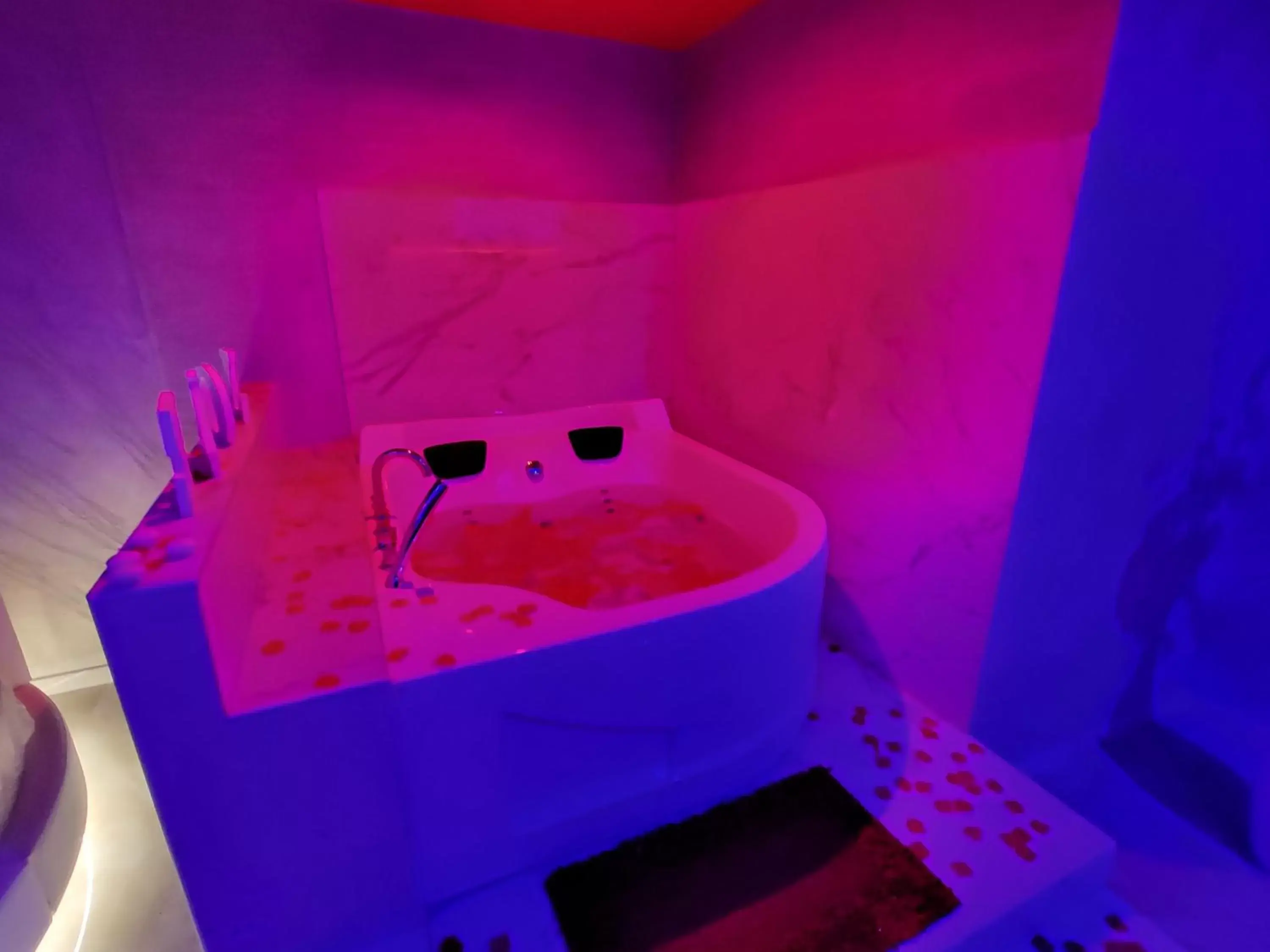 Hot Tub, Bathroom in B&B Luxury Room & SPA