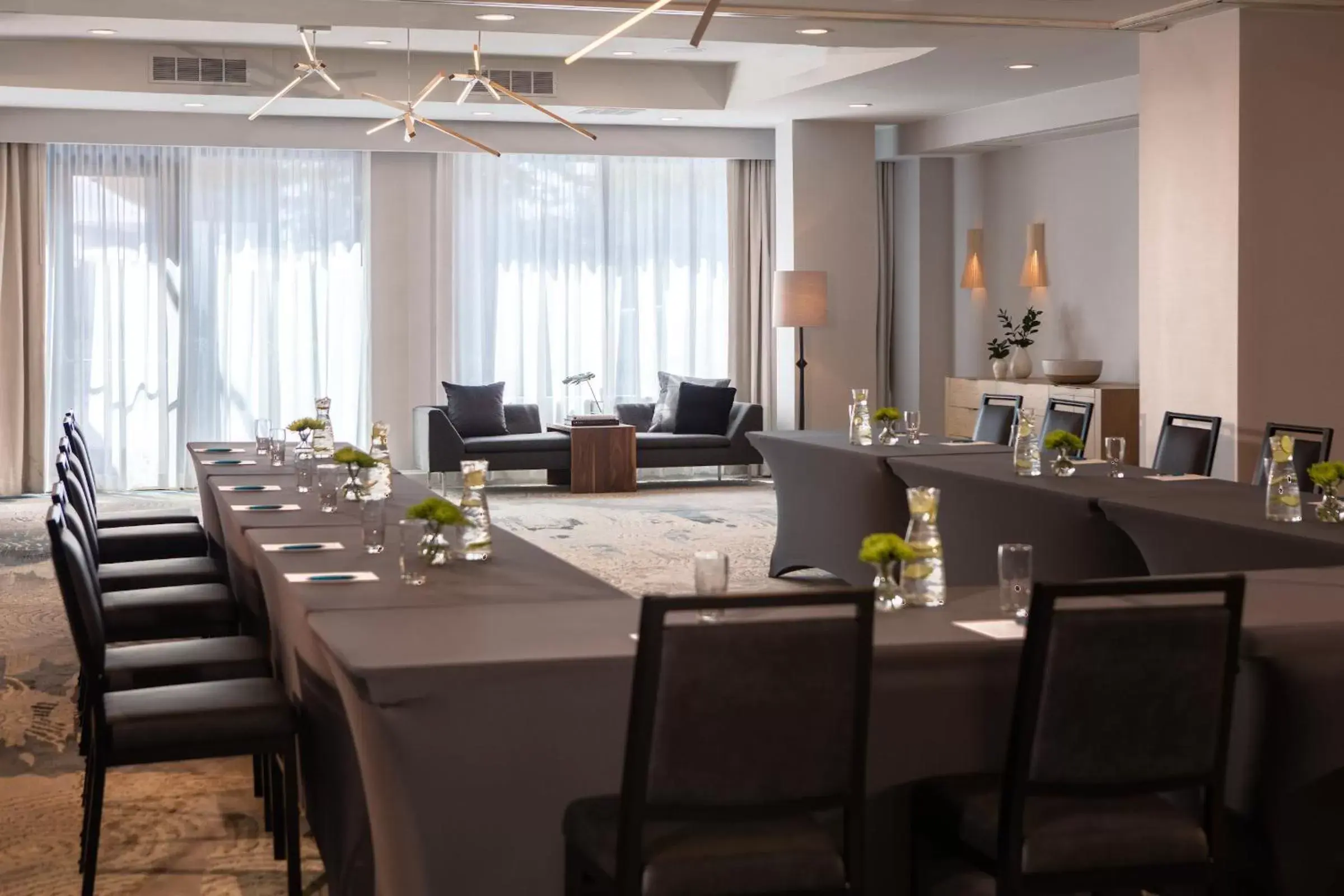 Meeting/conference room, Restaurant/Places to Eat in Glover Park Hotel Georgetown