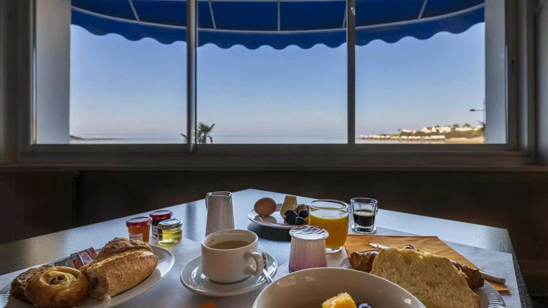 Sea view, Breakfast in CERISE Royan - Le Grand Hôtel de la Plage