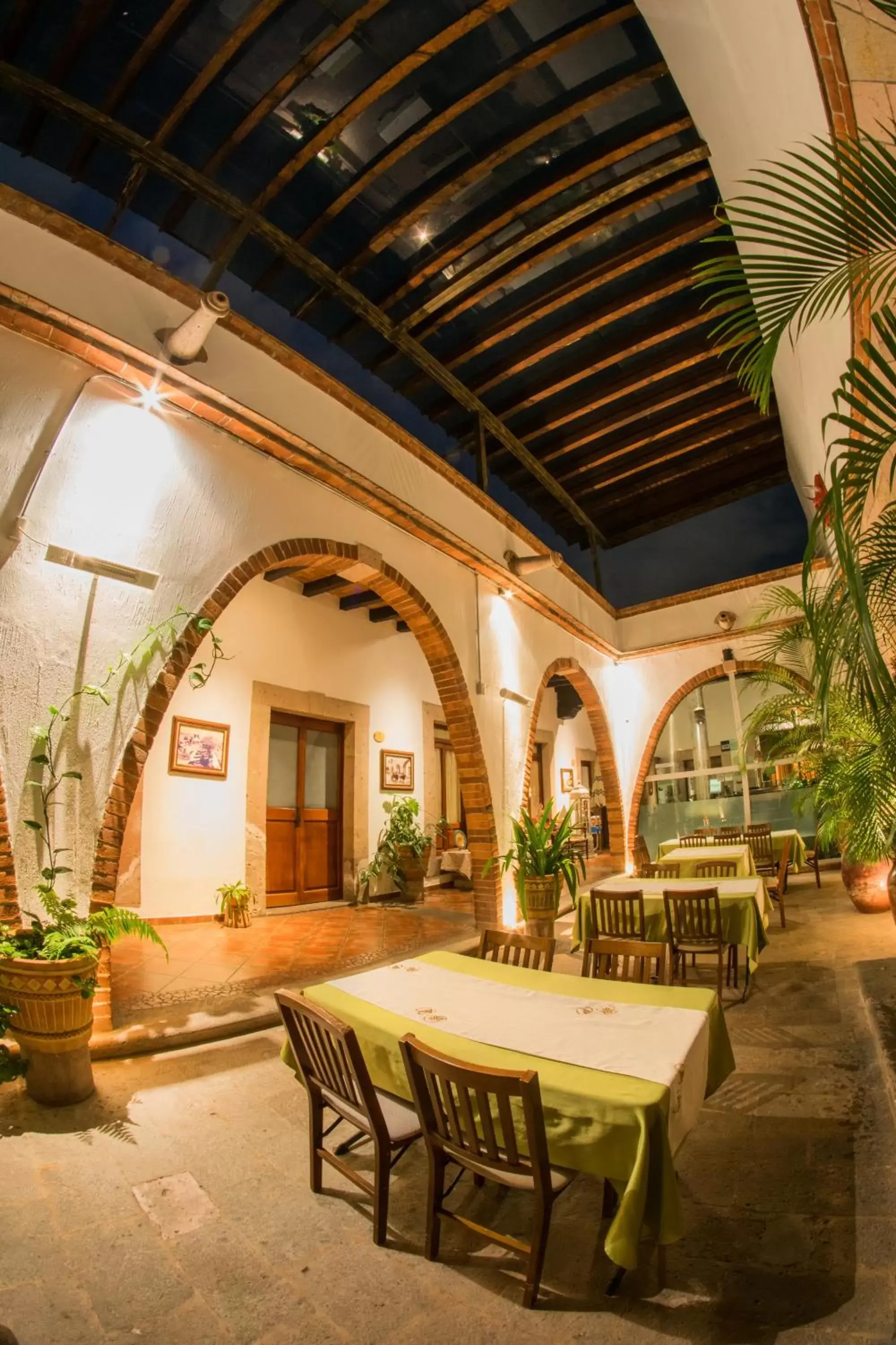 Patio, Restaurant/Places to Eat in Hotel Mesón de los Remedios