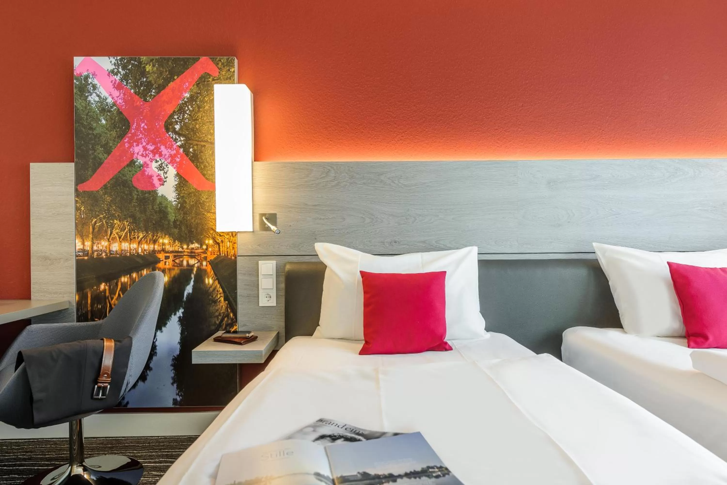 Photo of the whole room, Bed in Mercure Hotel Düsseldorf Zentrum