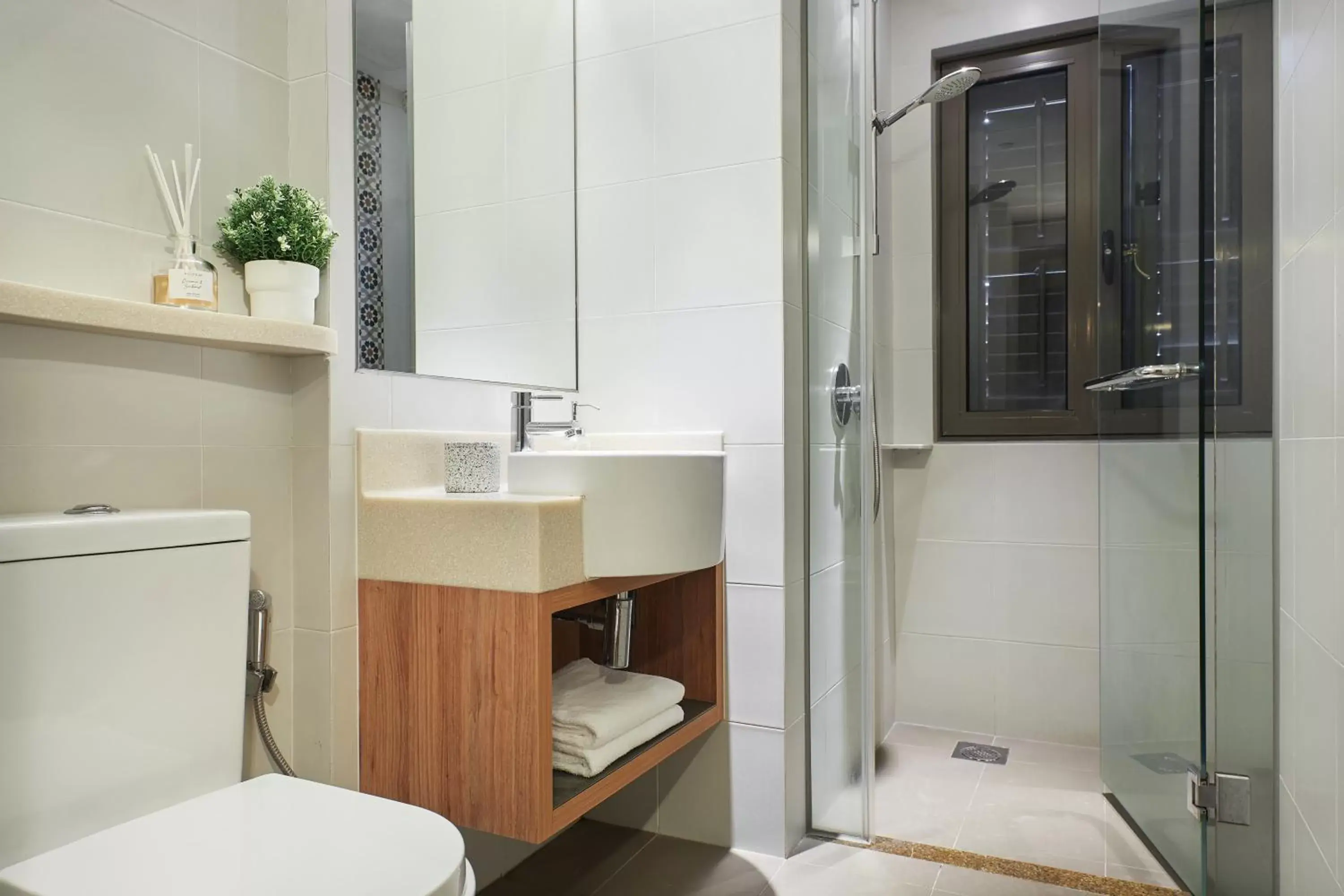 Toilet in Dash Living Rochor Toilet in Dash Living Rochor