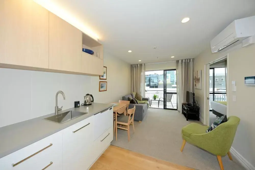 Kitchen/Kitchenette in West Fitzroy Apartments