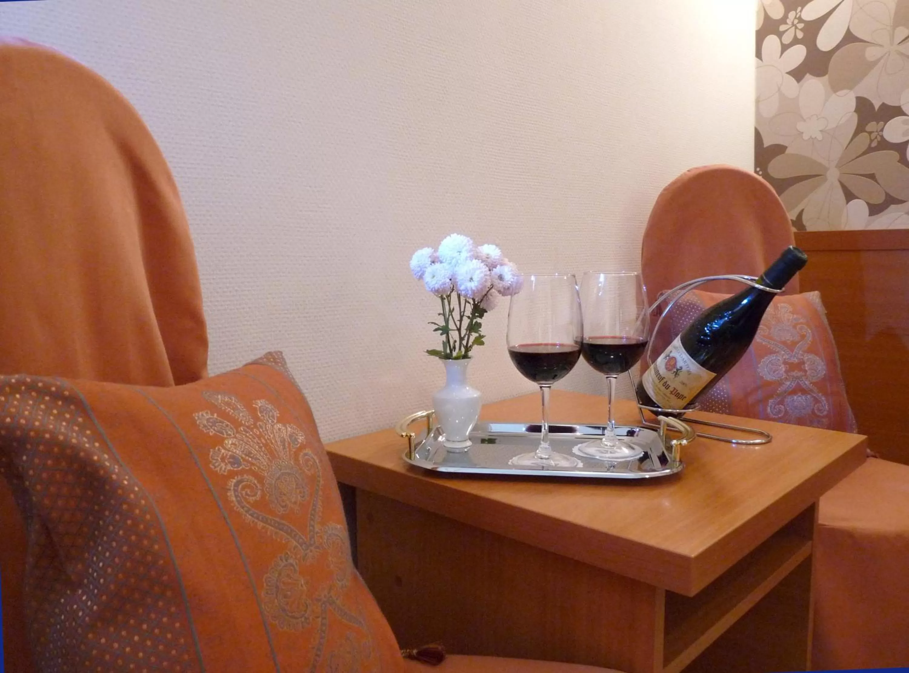 Seating area in Economy room in Hotel Eney