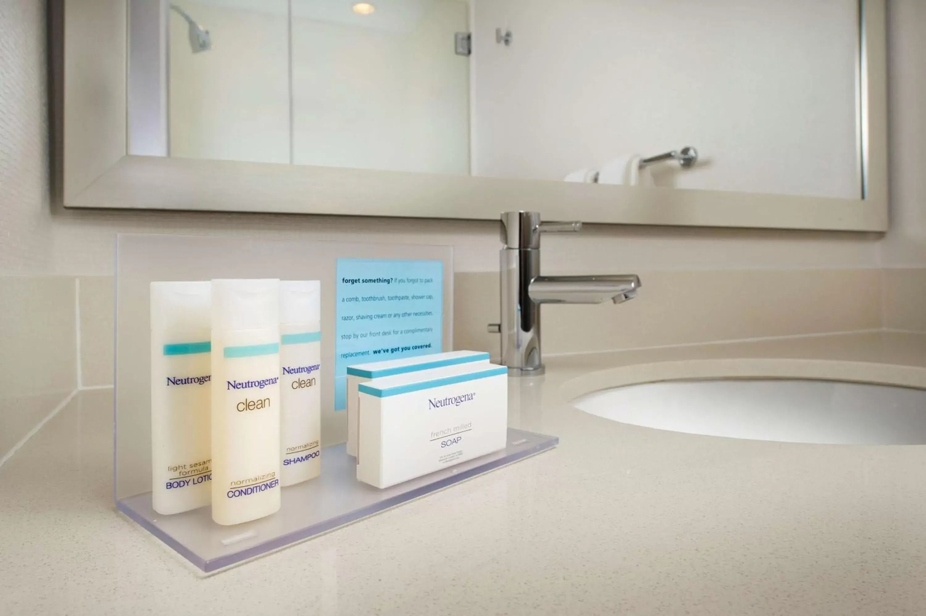 Bathroom in Hampton Inn and Suites Washington DC North/Gaithersburg Bathroom in Hampton Inn and Suites Washington DC North/Gaithersburg