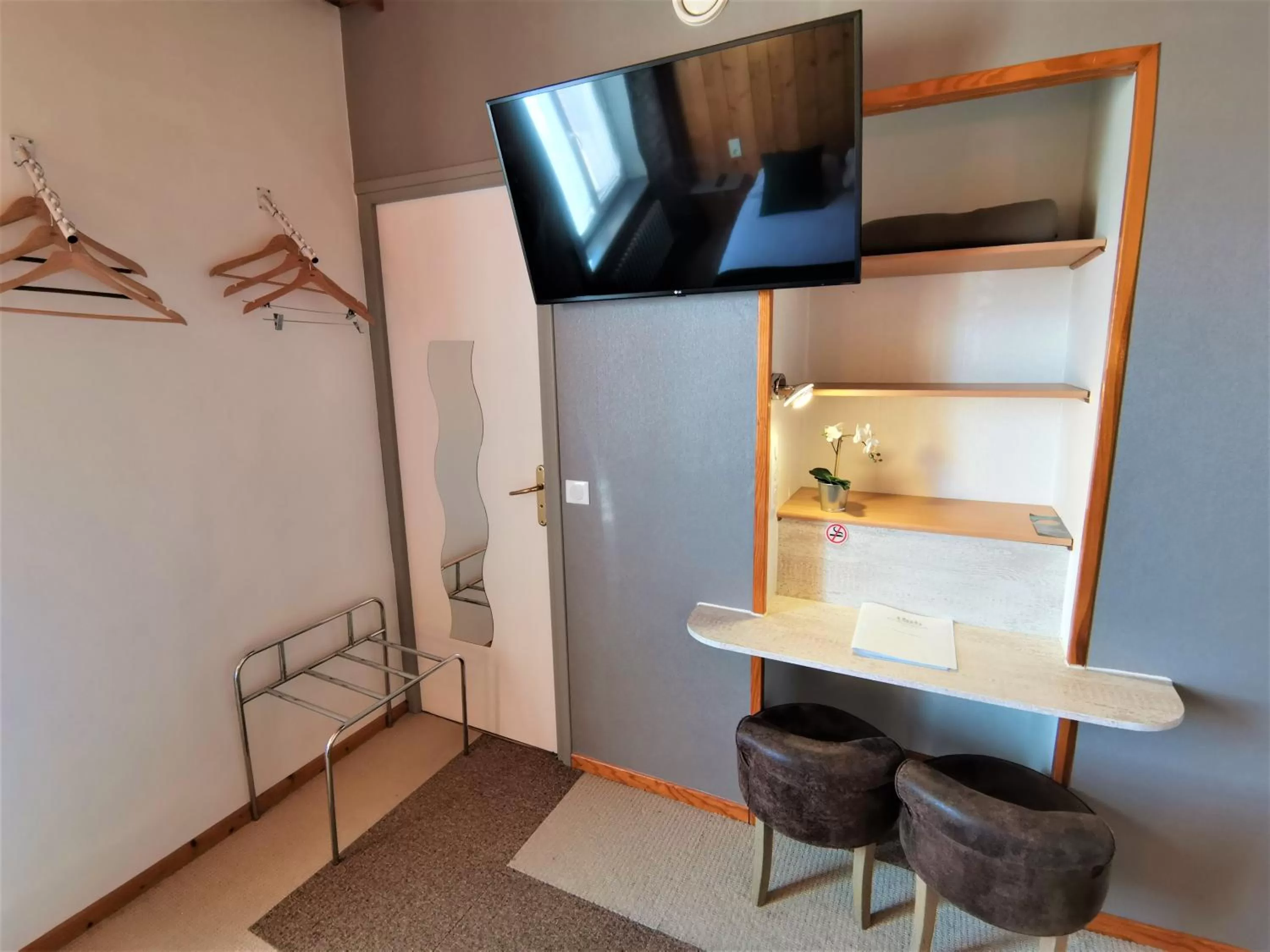 TV and multimedia in Hotel Les Montagnards