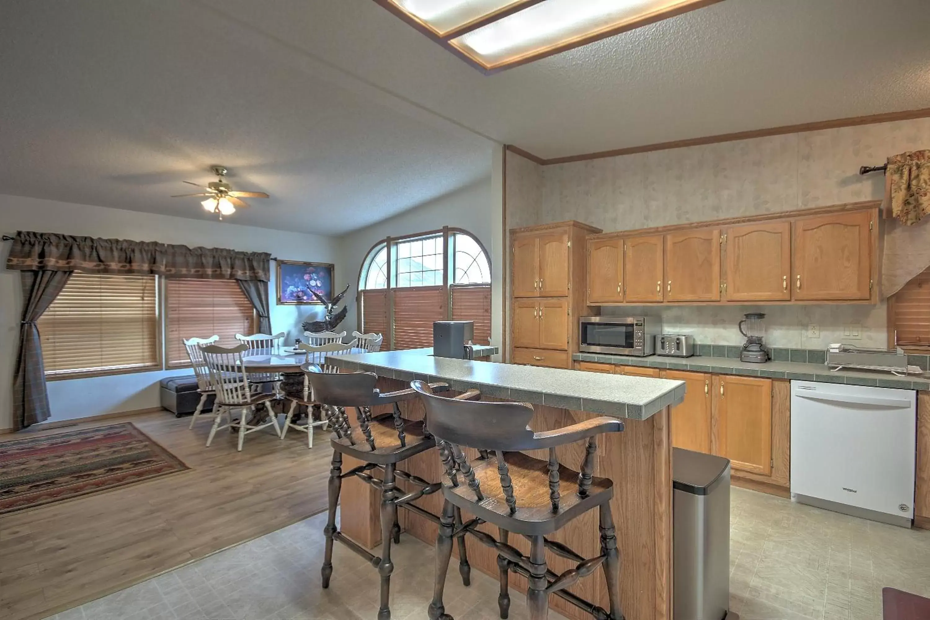 Kitchen/Kitchenette in Yellowstone Gateway Inn