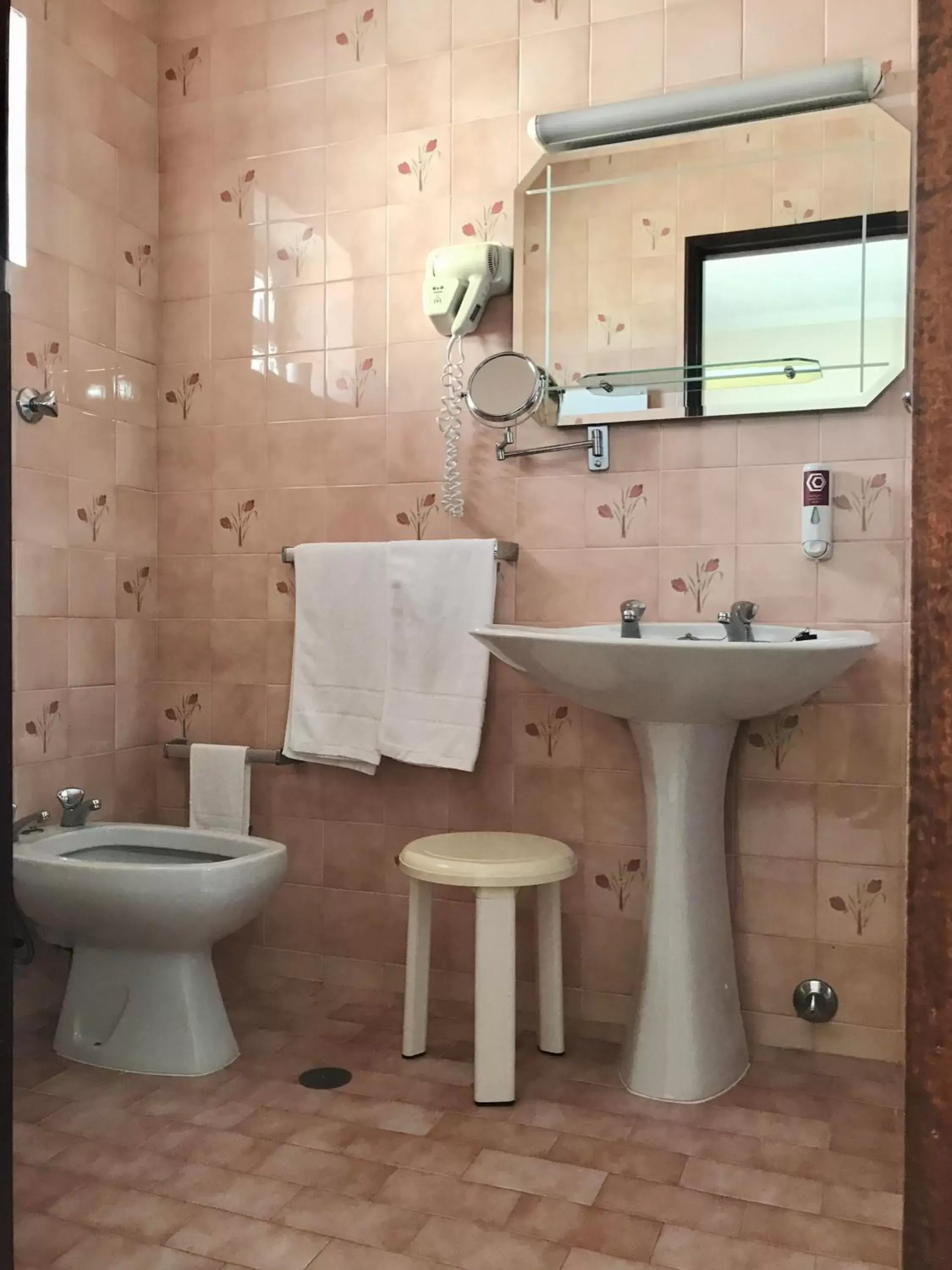 Bathroom in Hotel Colmeia