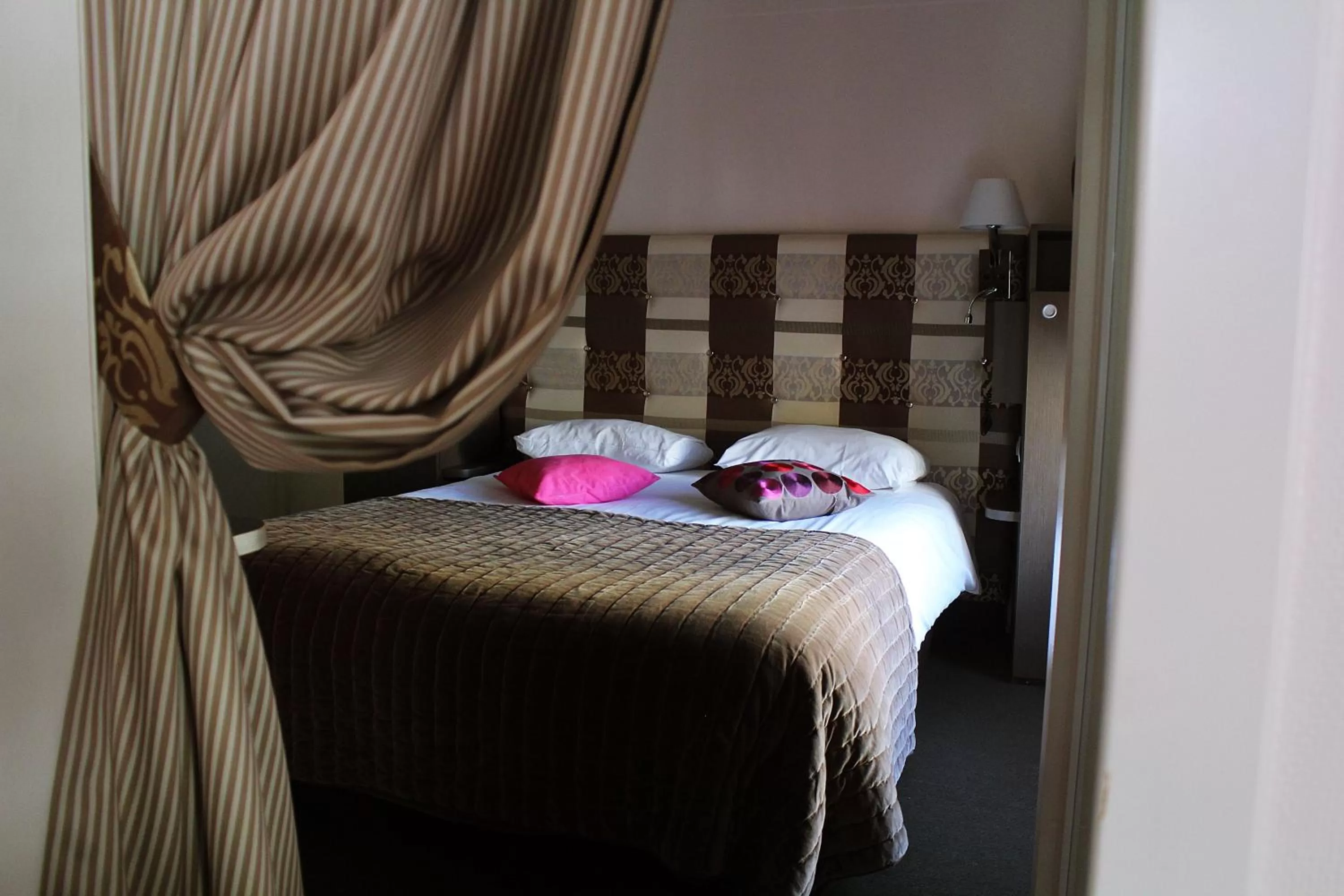 Bedroom, Bed in Hotel Des Bains