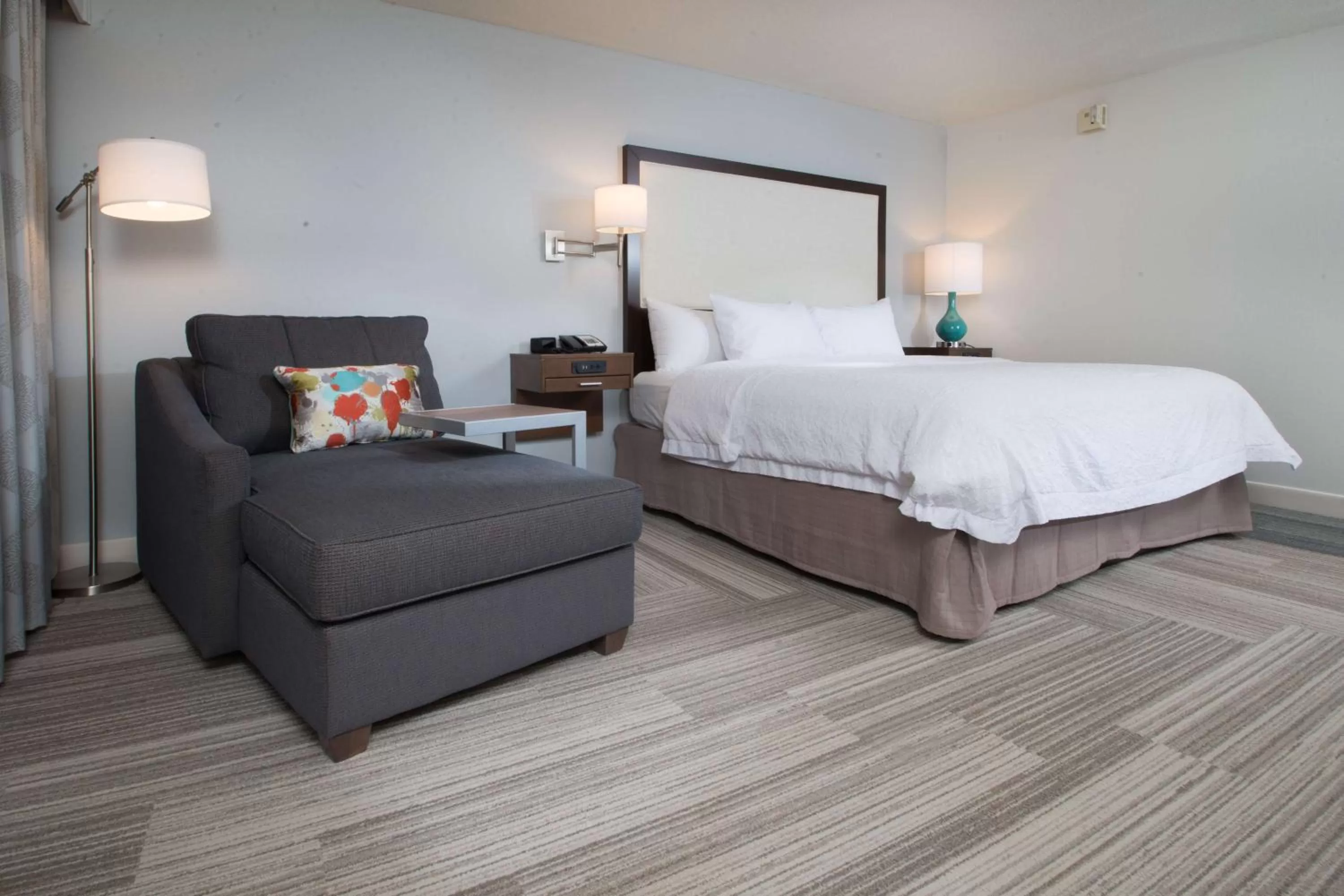 Bed in Hampton Inn Tiffin