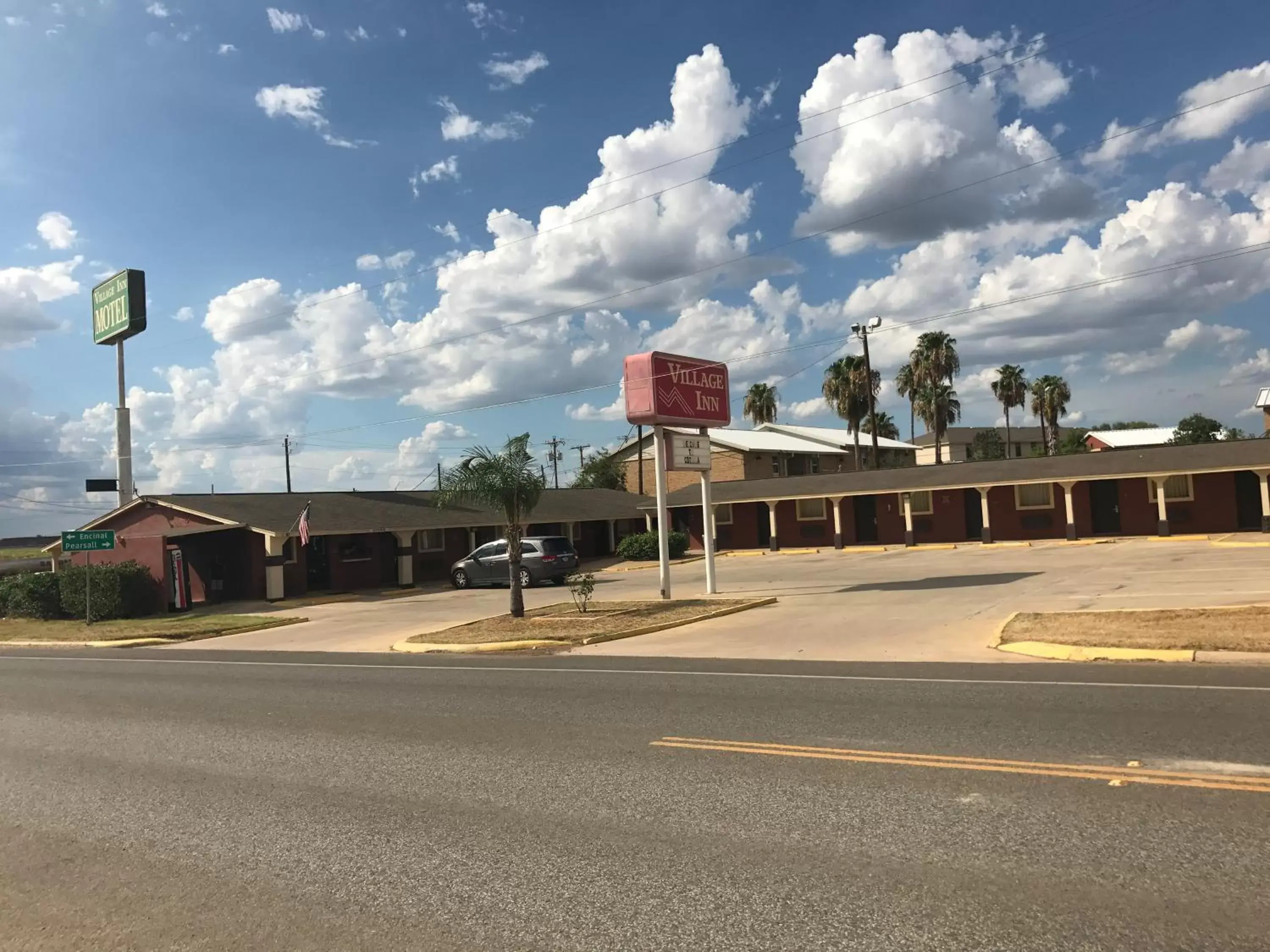 Facade/entrance, Property Building in Village Inn Cotulla