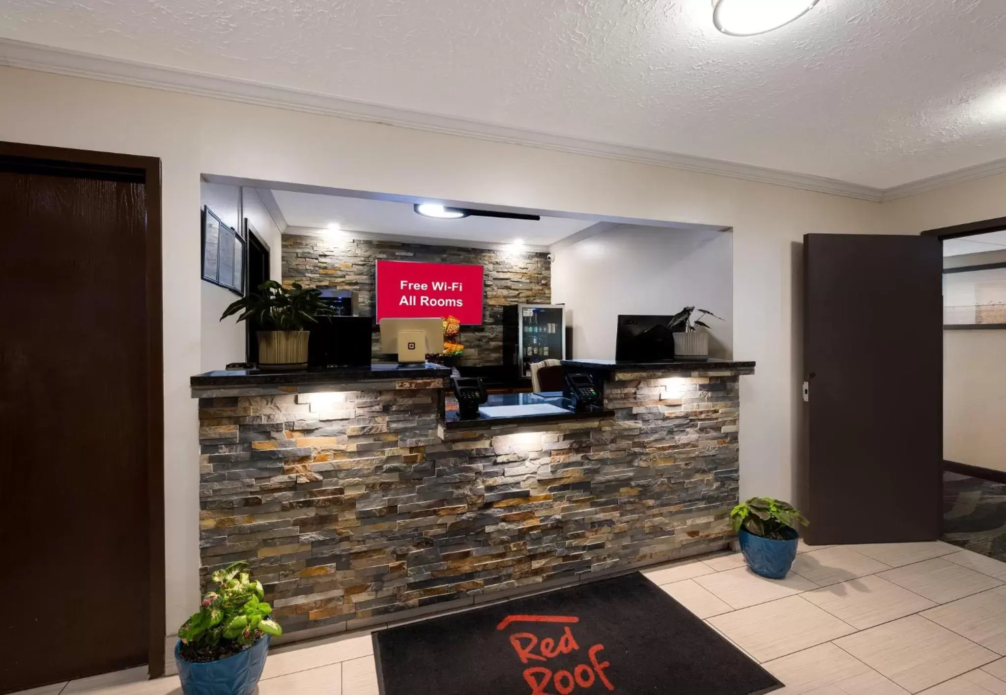 Lobby or reception in Red Roof Inn Dahlgren - Naval Base