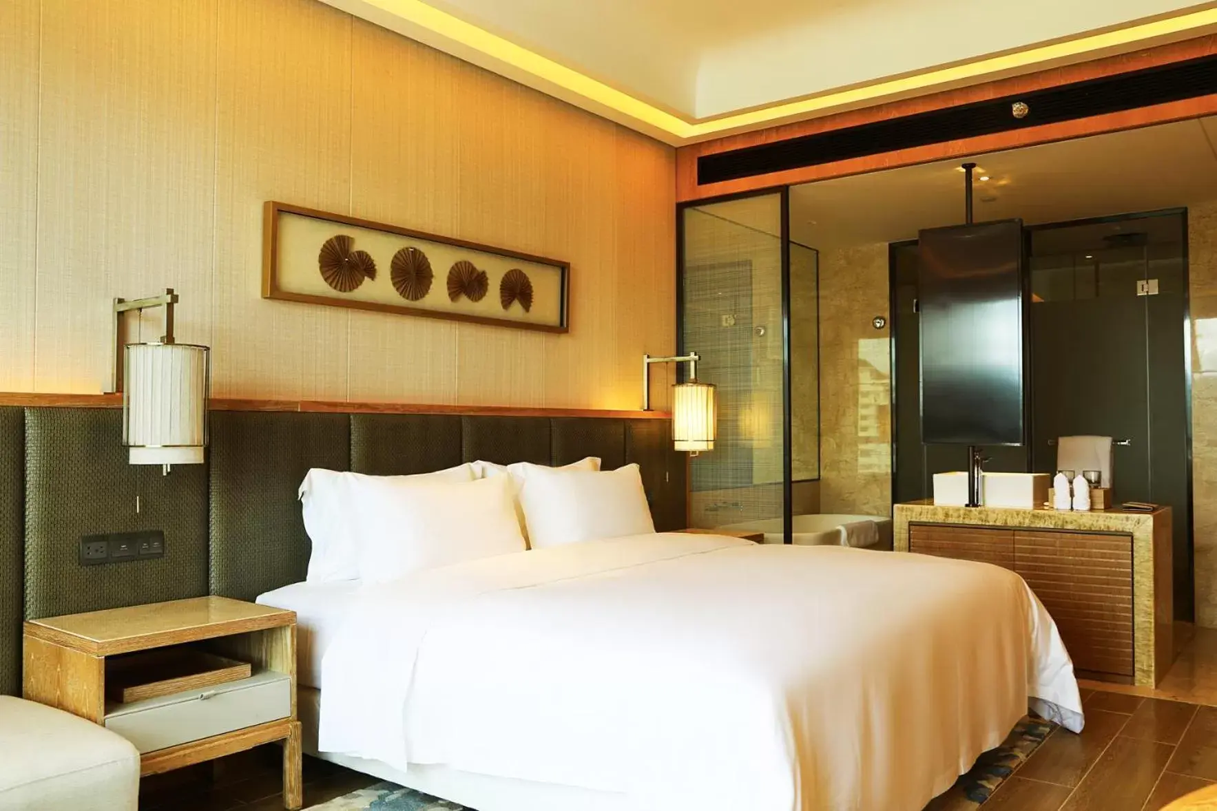 Bed in Harman Resort Hotel Sanya