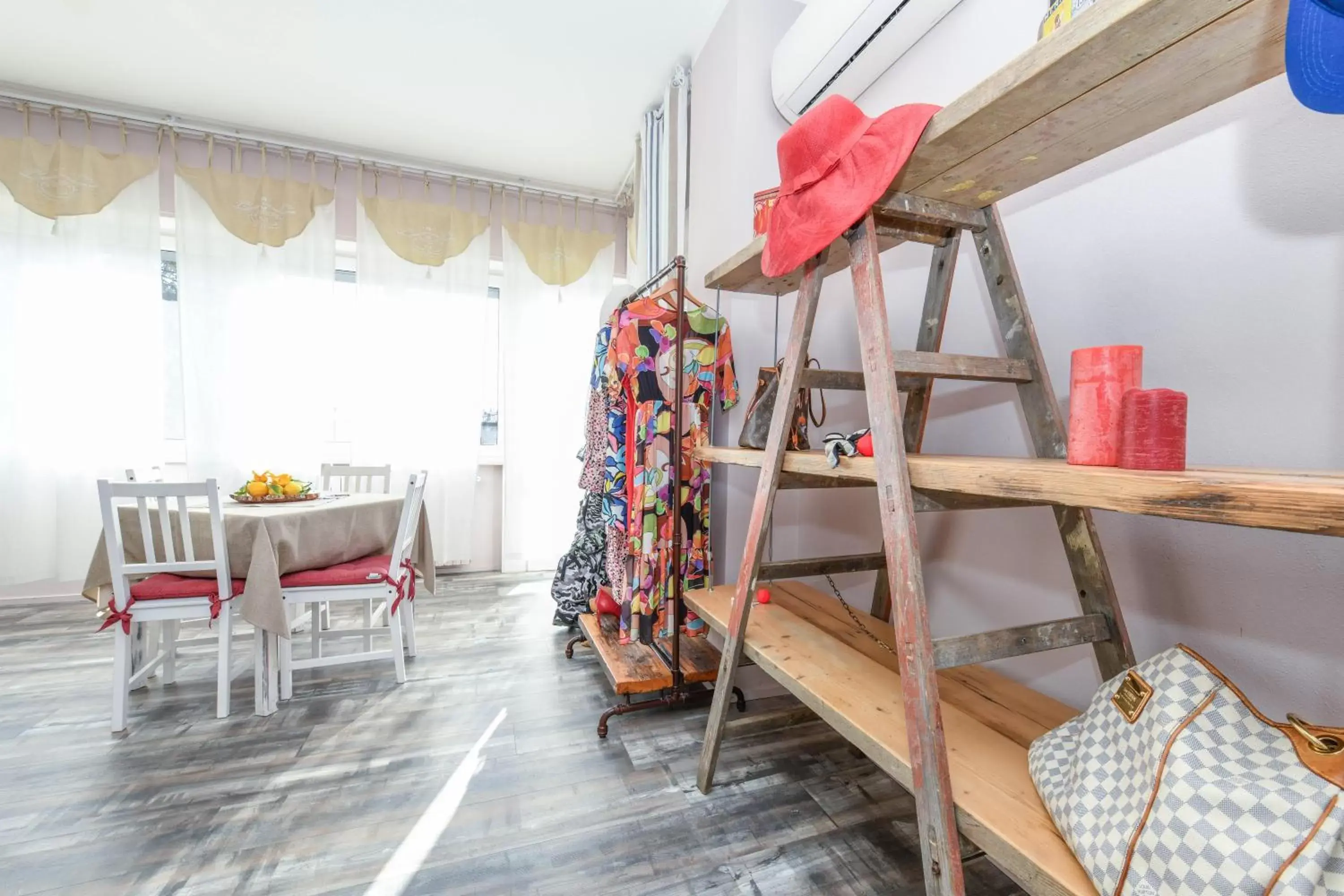 Seating area in Villa Giulia Rooms & Bike