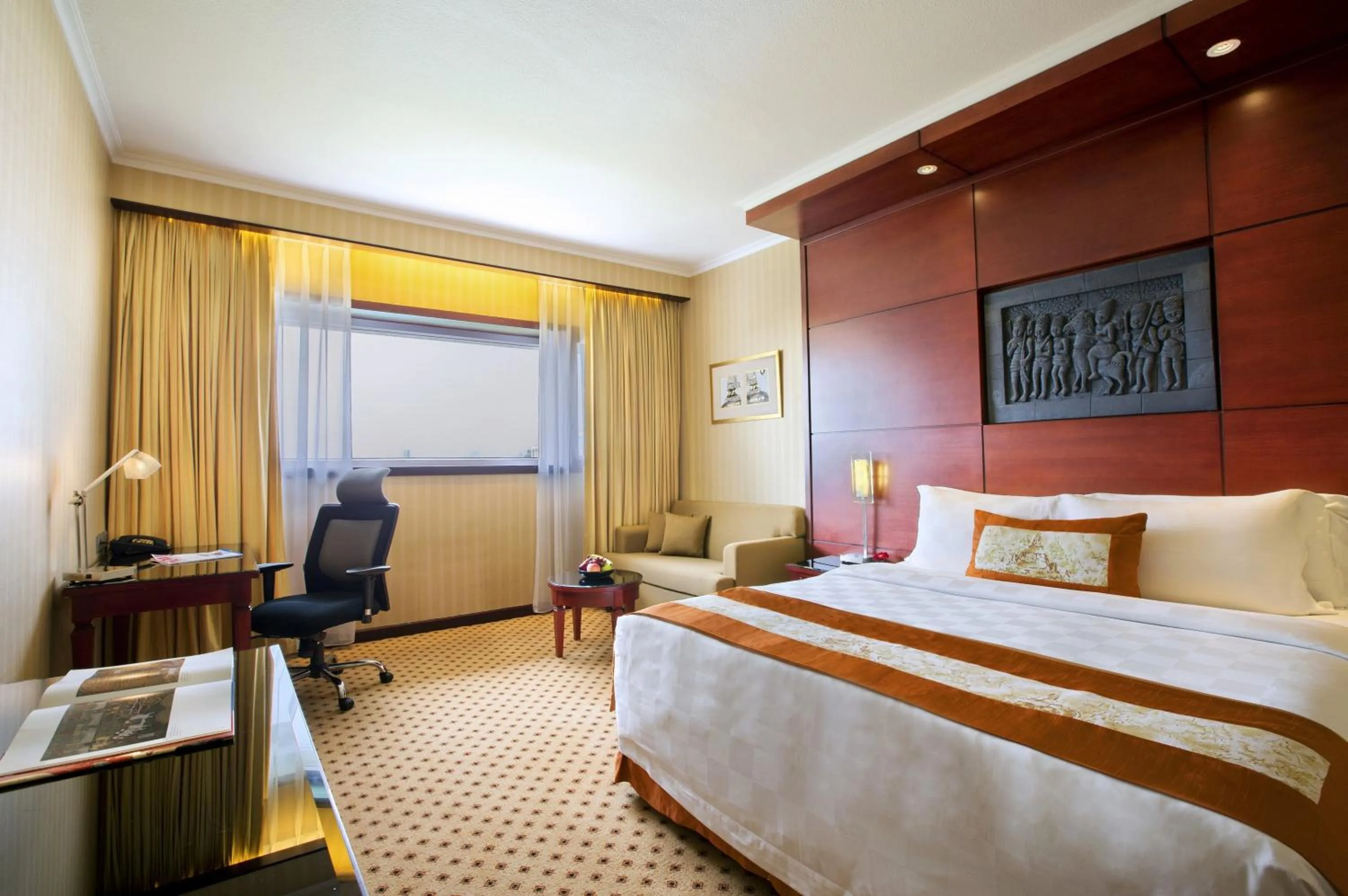 Bedroom, Bed in Hotel Borobudur Jakarta