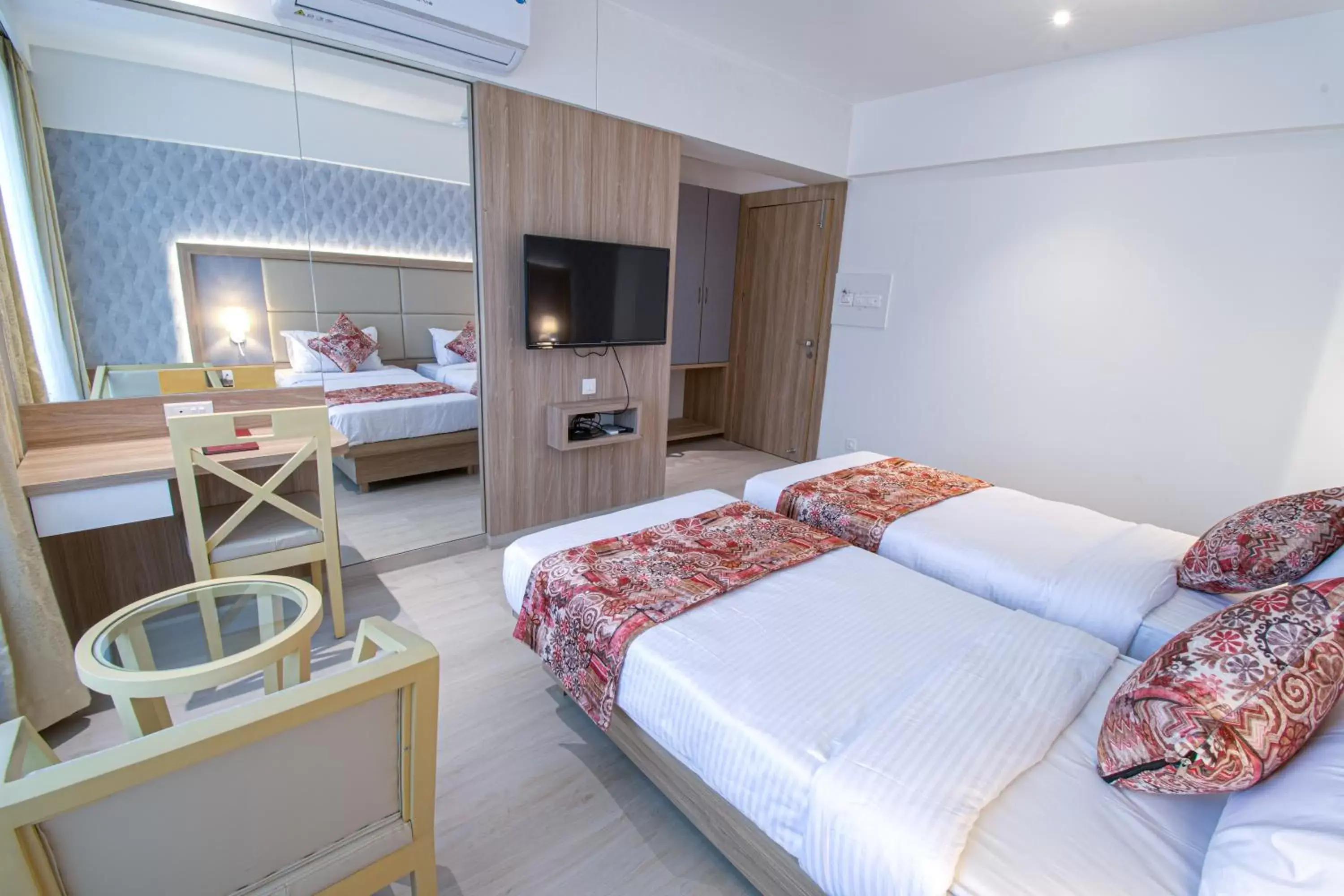 Photo of the whole room, Bed in Hotel Park Tree, NEAR 5 STAR MIDC, KANERIWADI, NH4 GOA HIGHWAY KOLHAPUR Photo of the whole room, Bed in Hotel Park Tree, NEAR 5 STAR MIDC, KANERIWADI, NH4 GOA HIGHWAY KOLHAPUR