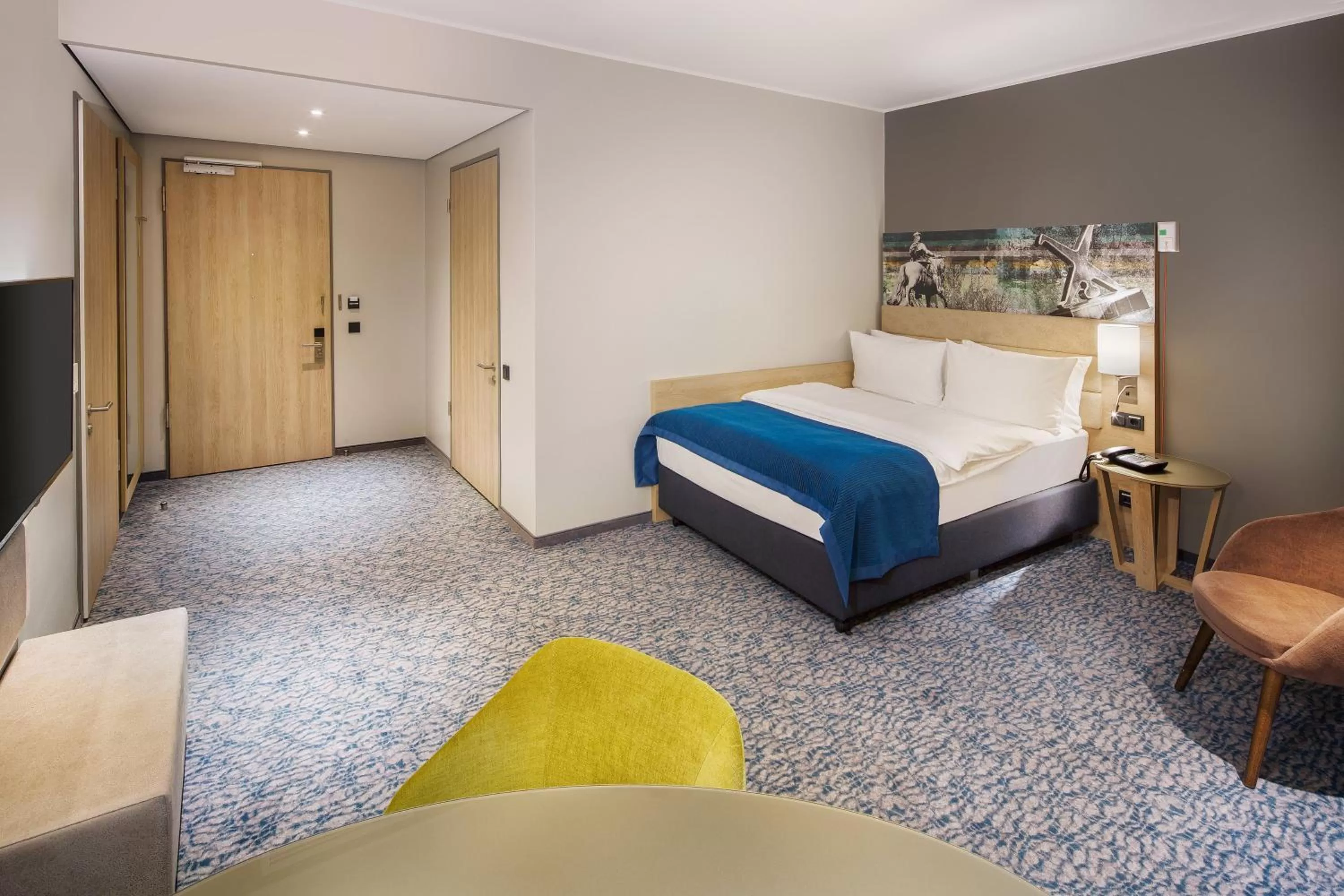 Photo of the whole room, Bed in Holiday Inn Düsseldorf City – Toulouser Allee by IHG