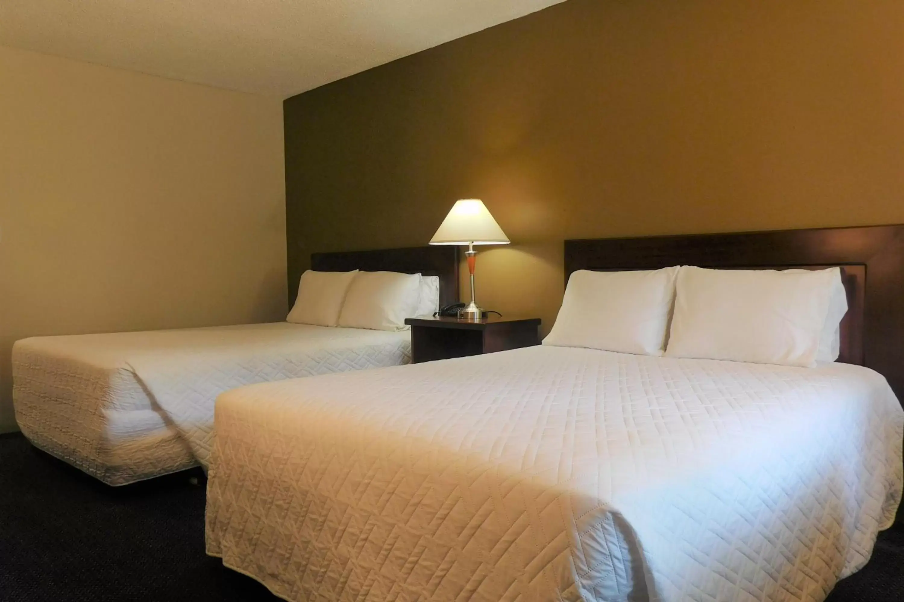 Bedroom, Bed in Travelodge by Wyndham Canyonville