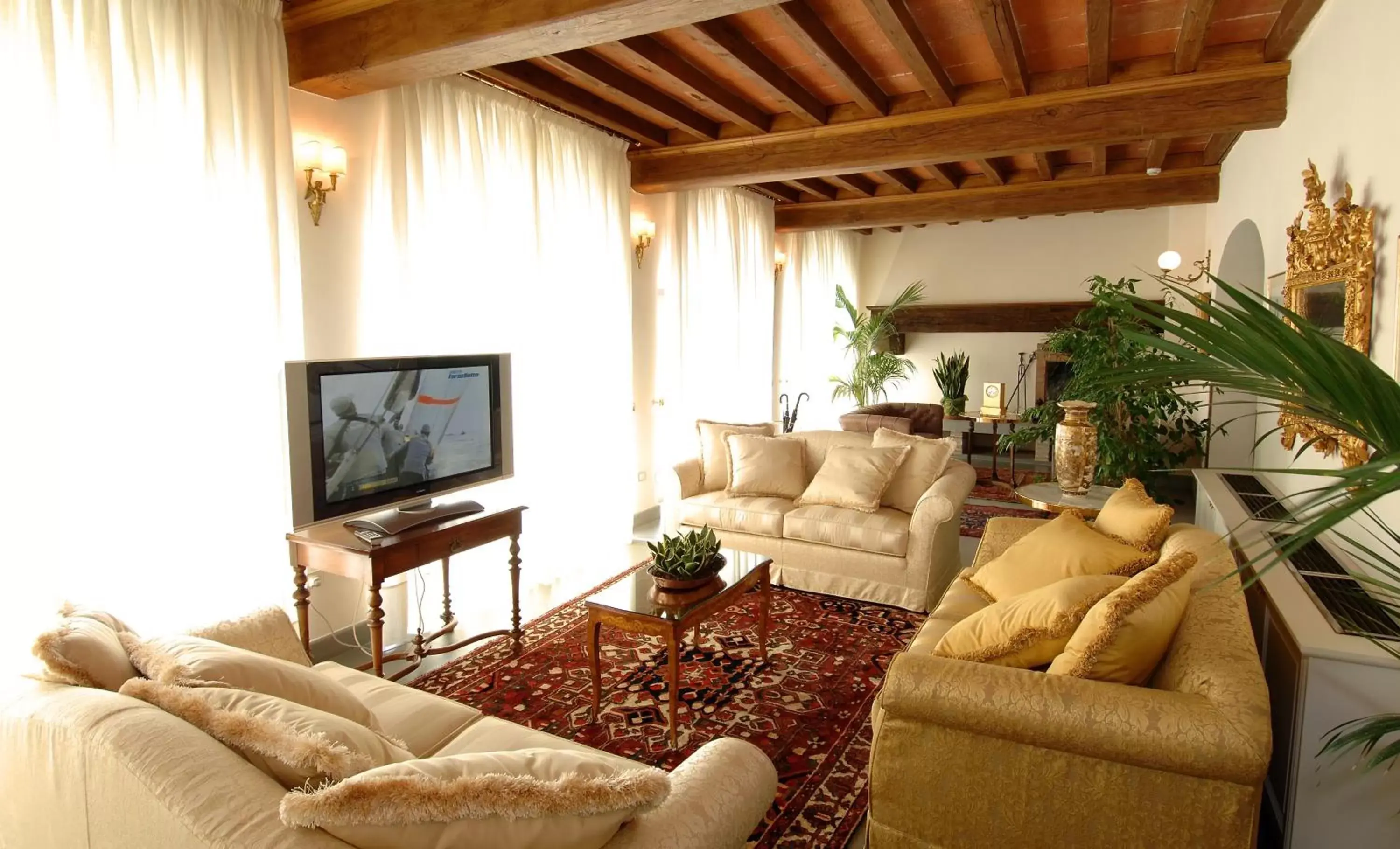 Communal lounge/ TV room, Seating Area in Villa Olmi Firenze