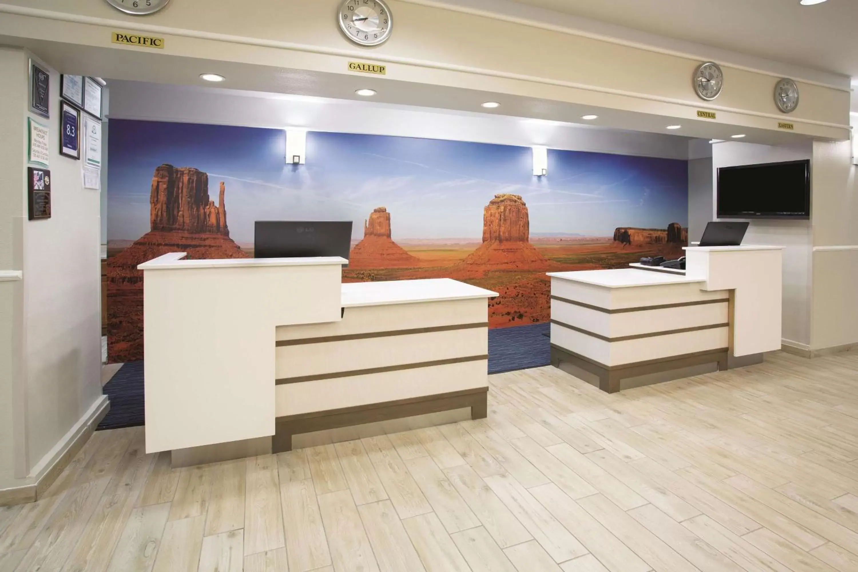 Lobby or reception in La Quinta by Wyndham Gallup Lobby or reception in La Quinta by Wyndham Gallup