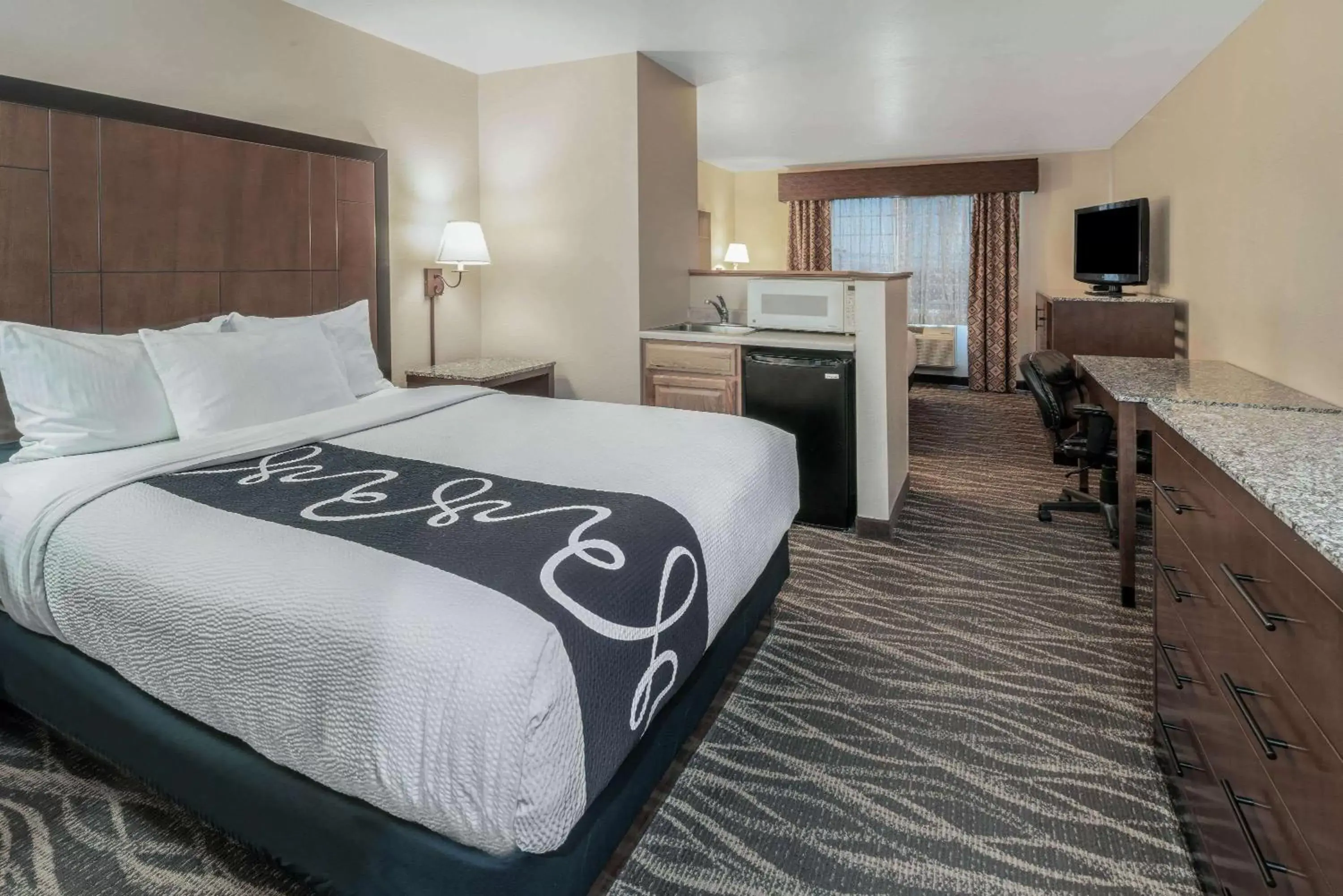 Photo of the whole room, Bed in La Quinta by Wyndham Belgrade - Bozeman Airport