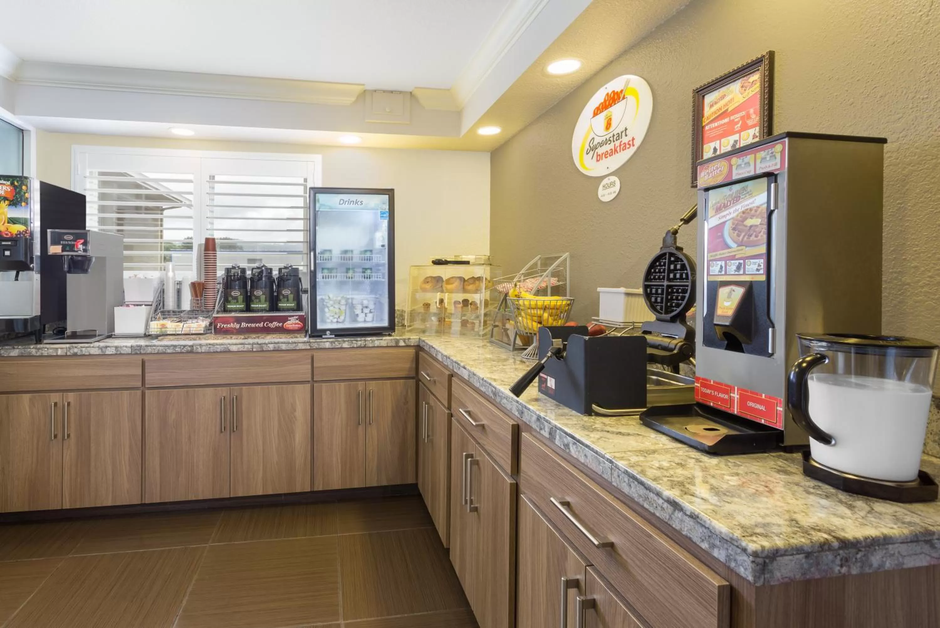 Food and drinks in Super 8 by Wyndham Fortuna