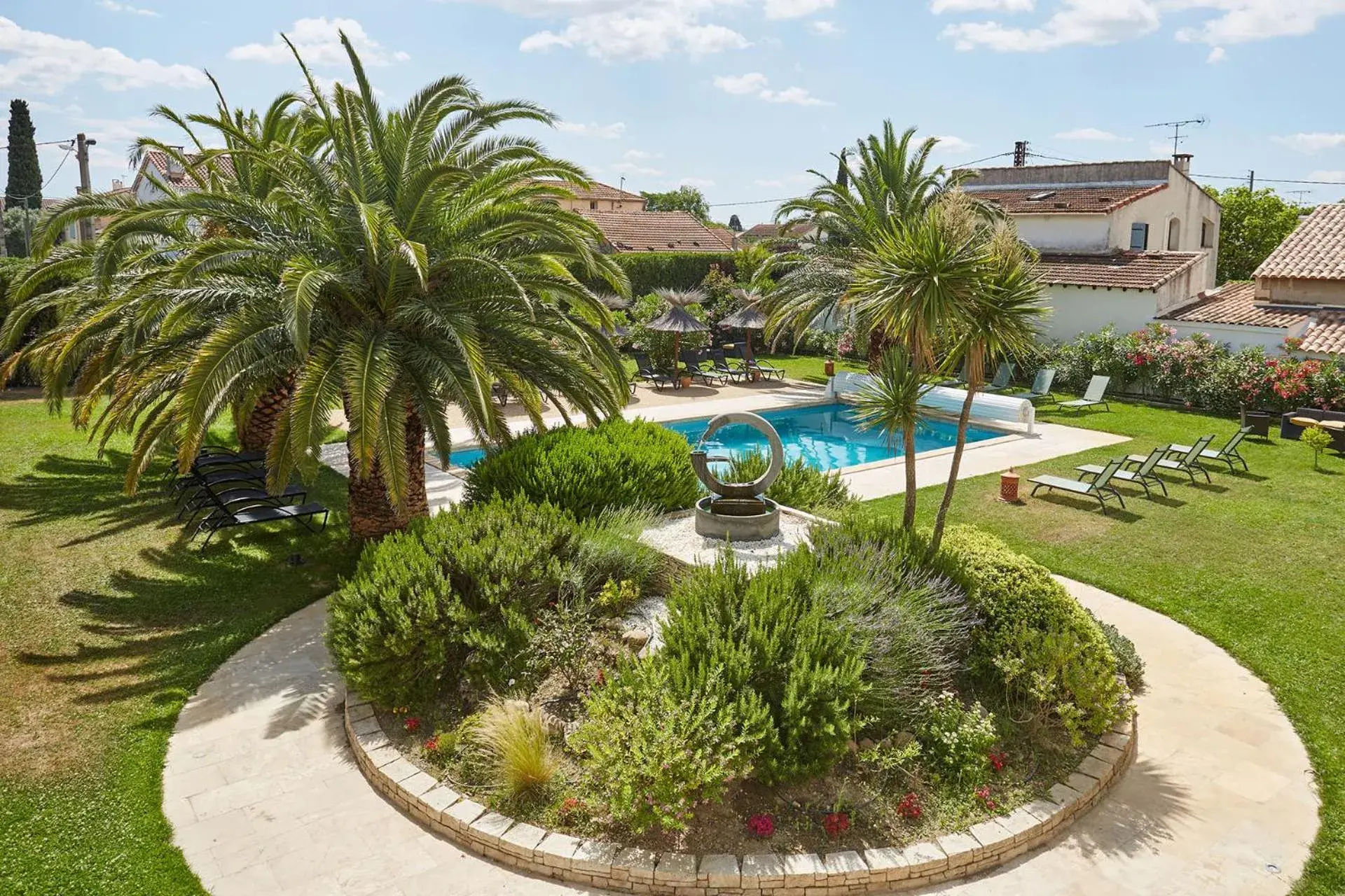 Garden, Pool View in Hotel Le Rodin