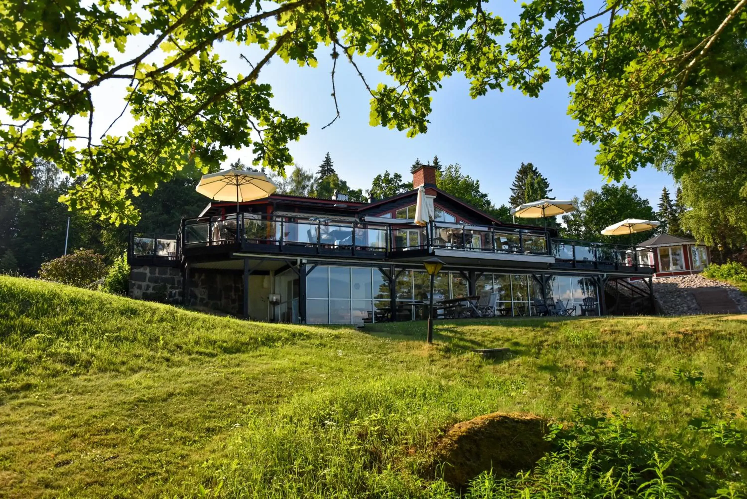 Garden, Property Building in Hotel Ullinge