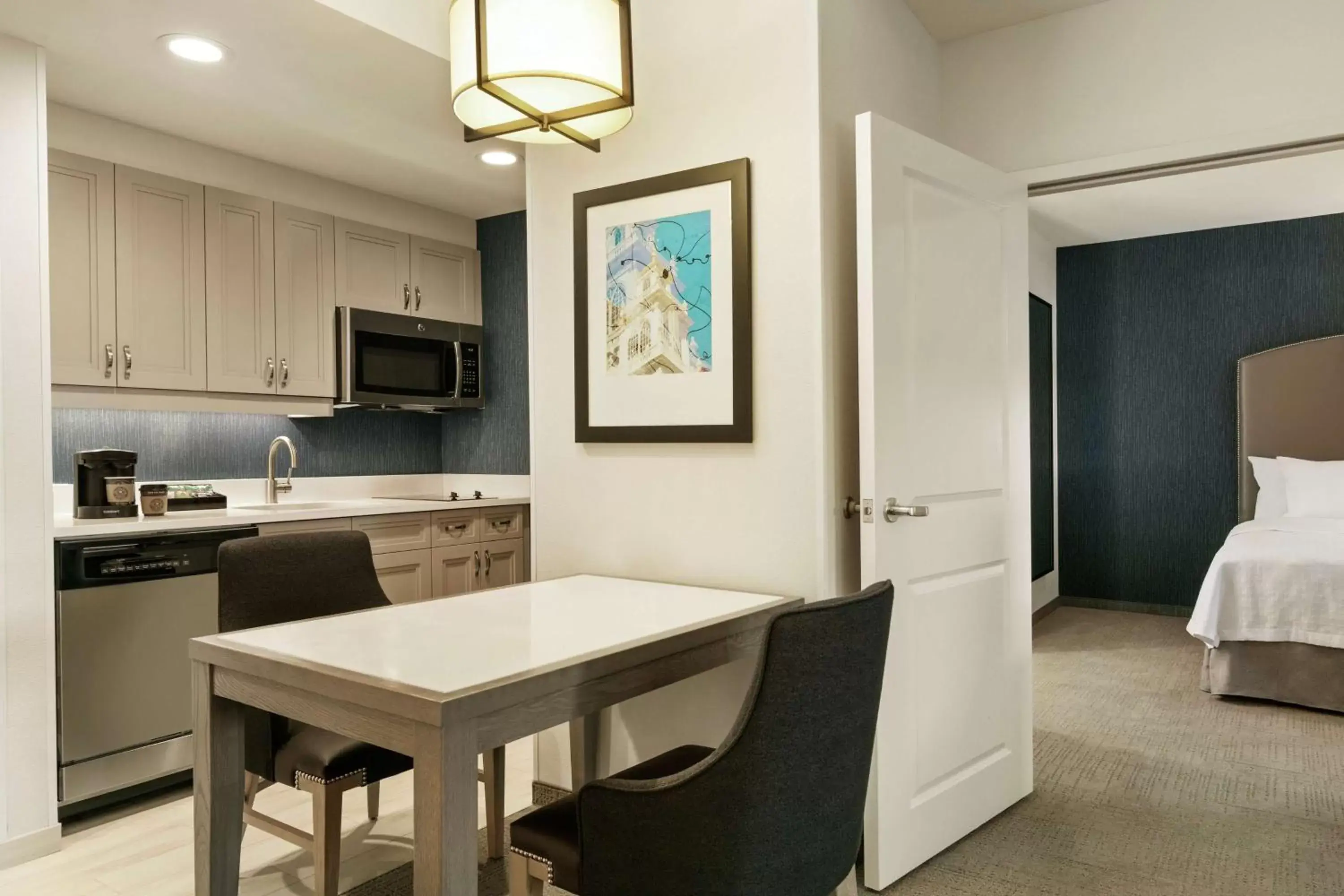 Kitchen or kitchenette, Kitchen/Kitchenette in Homewood Suites By Hilton Worcester