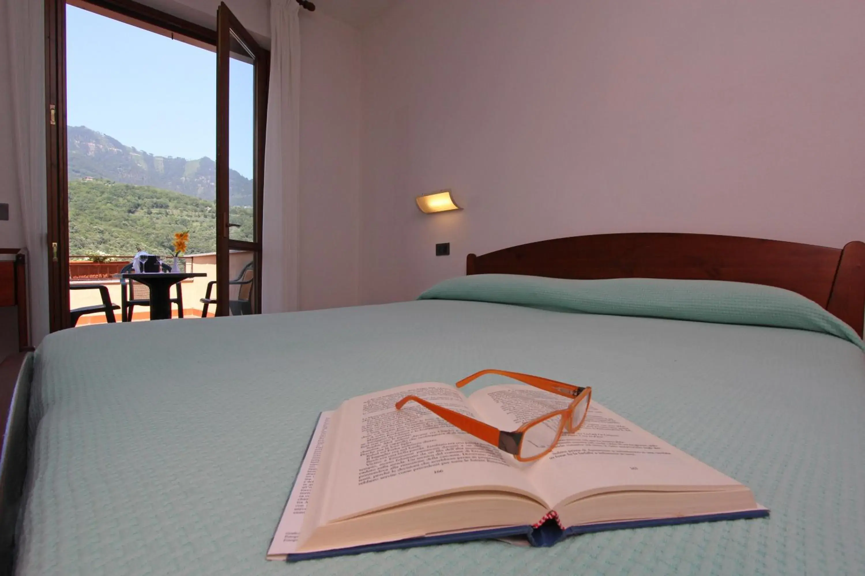 Bedroom, Bed in Hotel Garnì Al Poggio