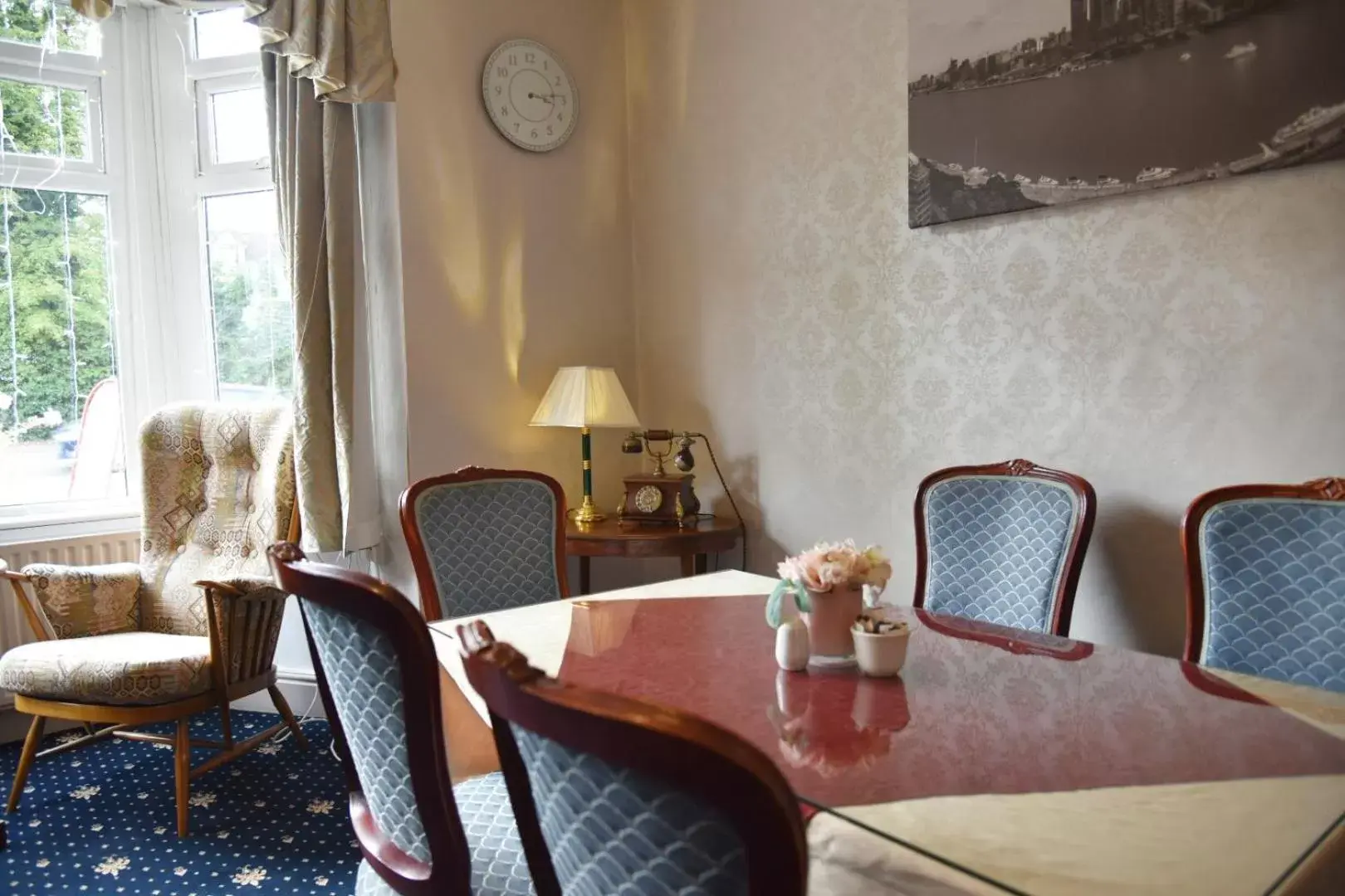 Breakfast in Crystal Hotel & Savour Breakfast in Crystal Hotel & Savour