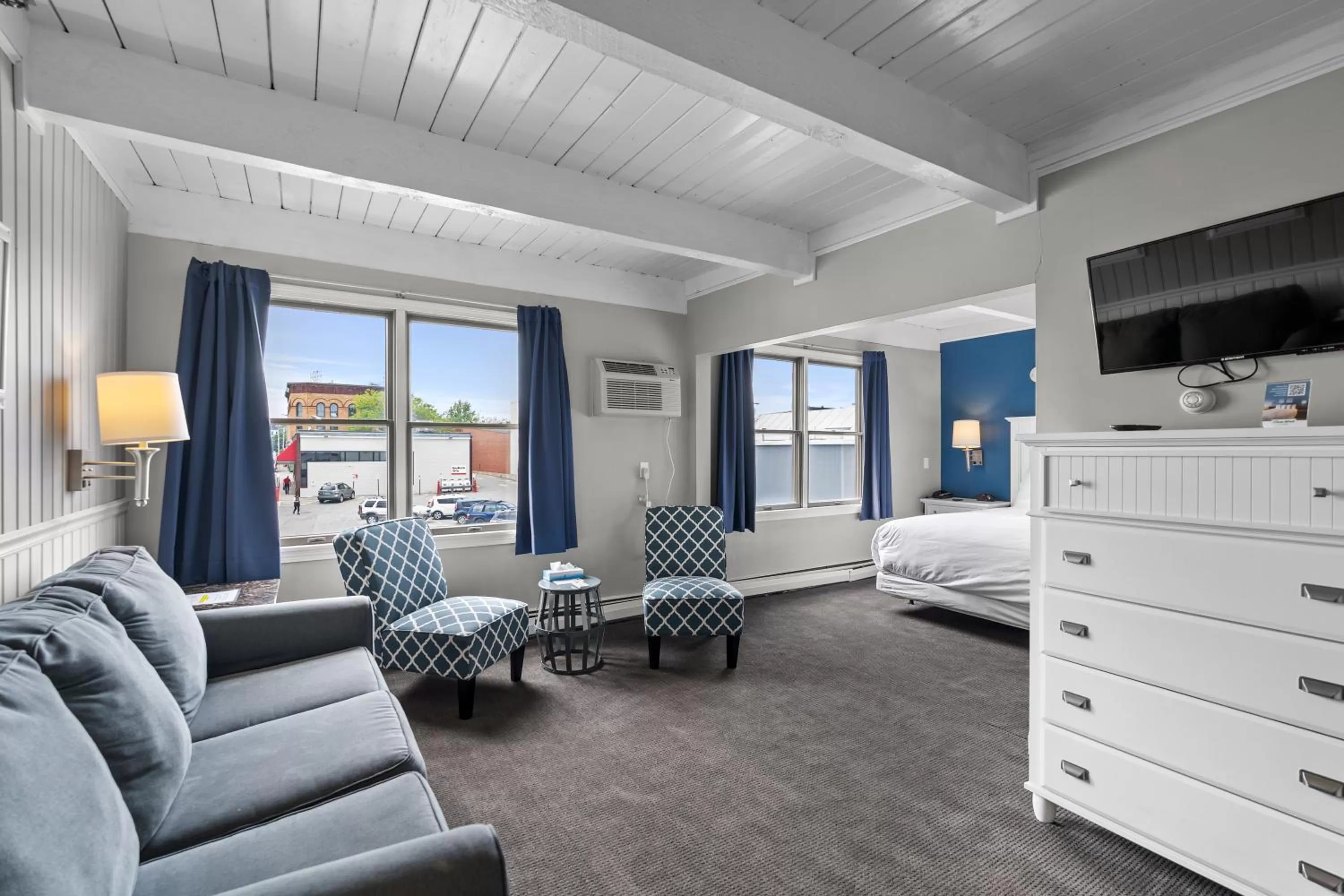 Property building, Seating Area in Trade Winds Inn