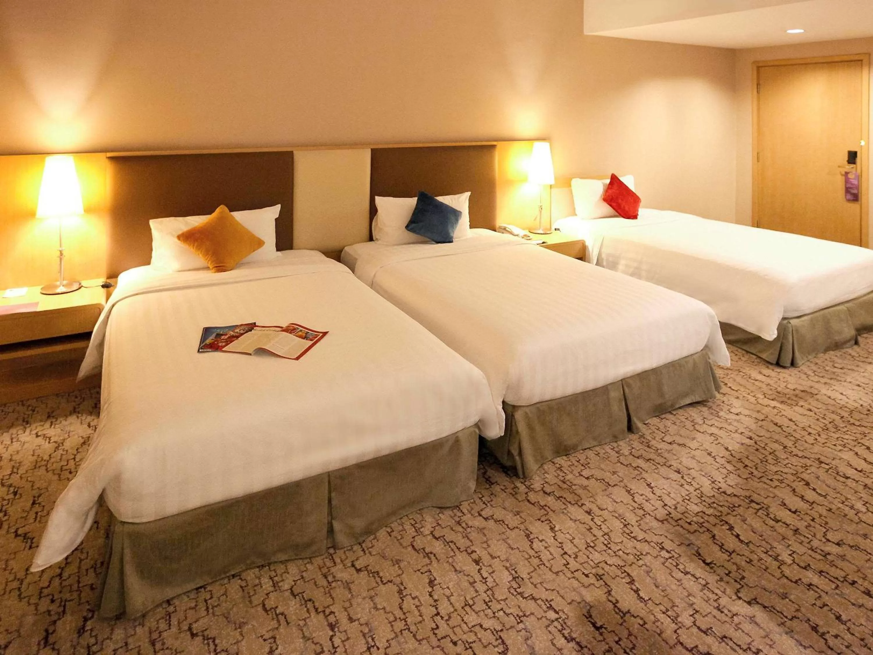 Photo of the whole room, Bed in Beijing XinQiao Hotel