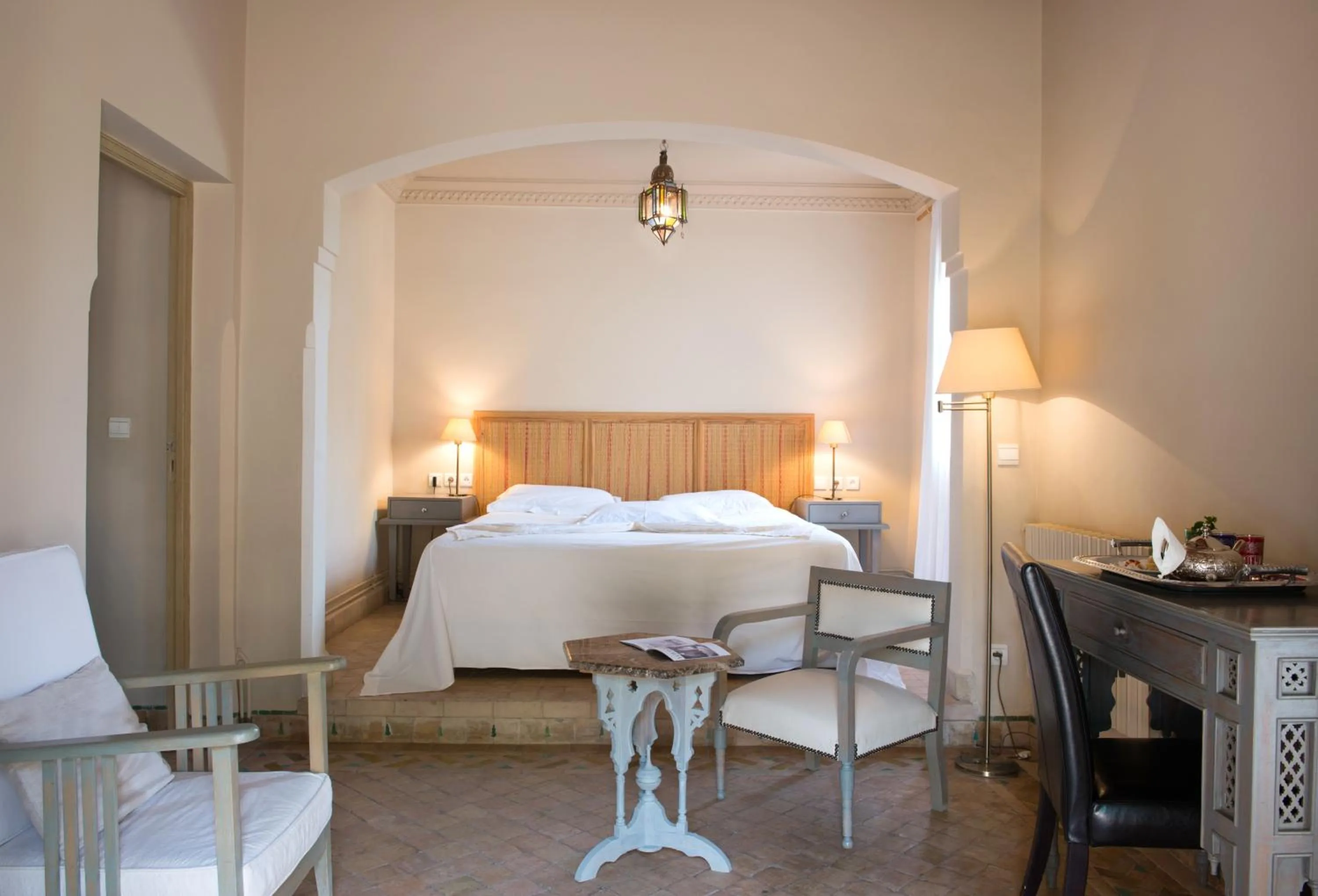 Bedroom, Bed in Les Deux Tours