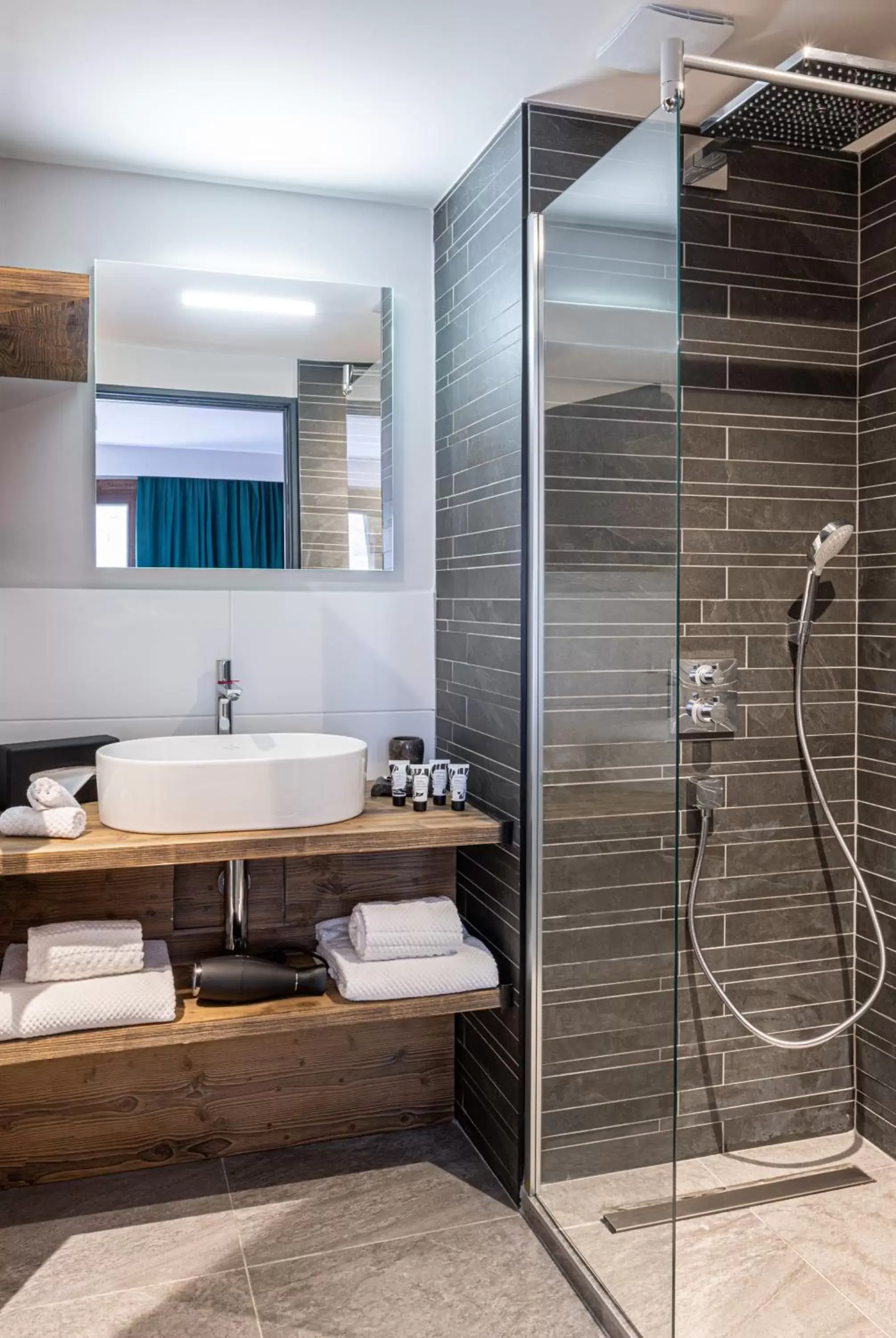 Bathroom in Tetras Lodge by Les Etincelles