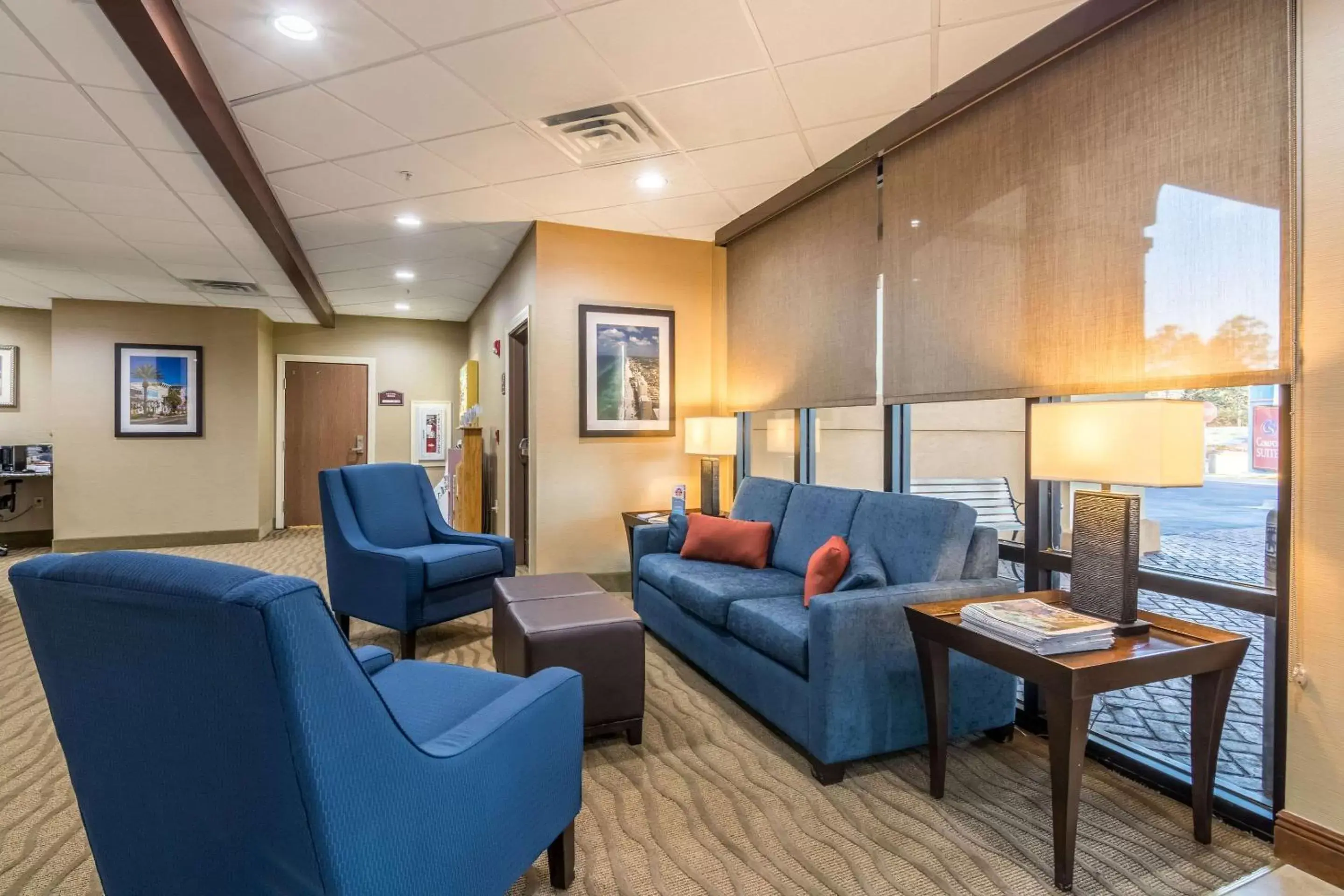 Lobby or reception, Seating Area in Comfort Suites