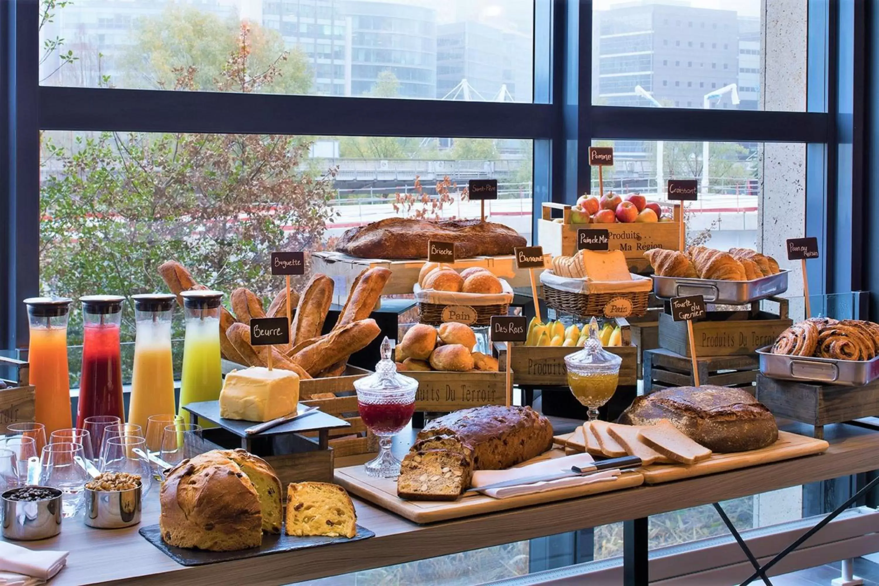 Breakfast in Renaissance Paris La Defense Hotel