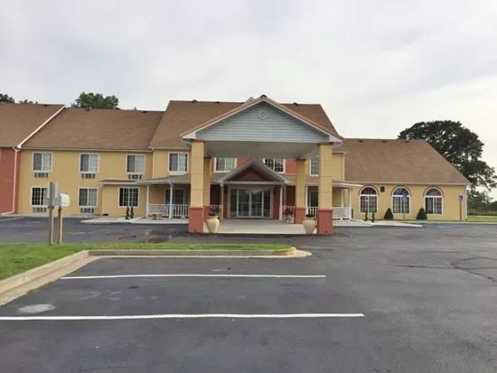 Facade/entrance in Super 8 by Wyndham Lake of the Ozarks