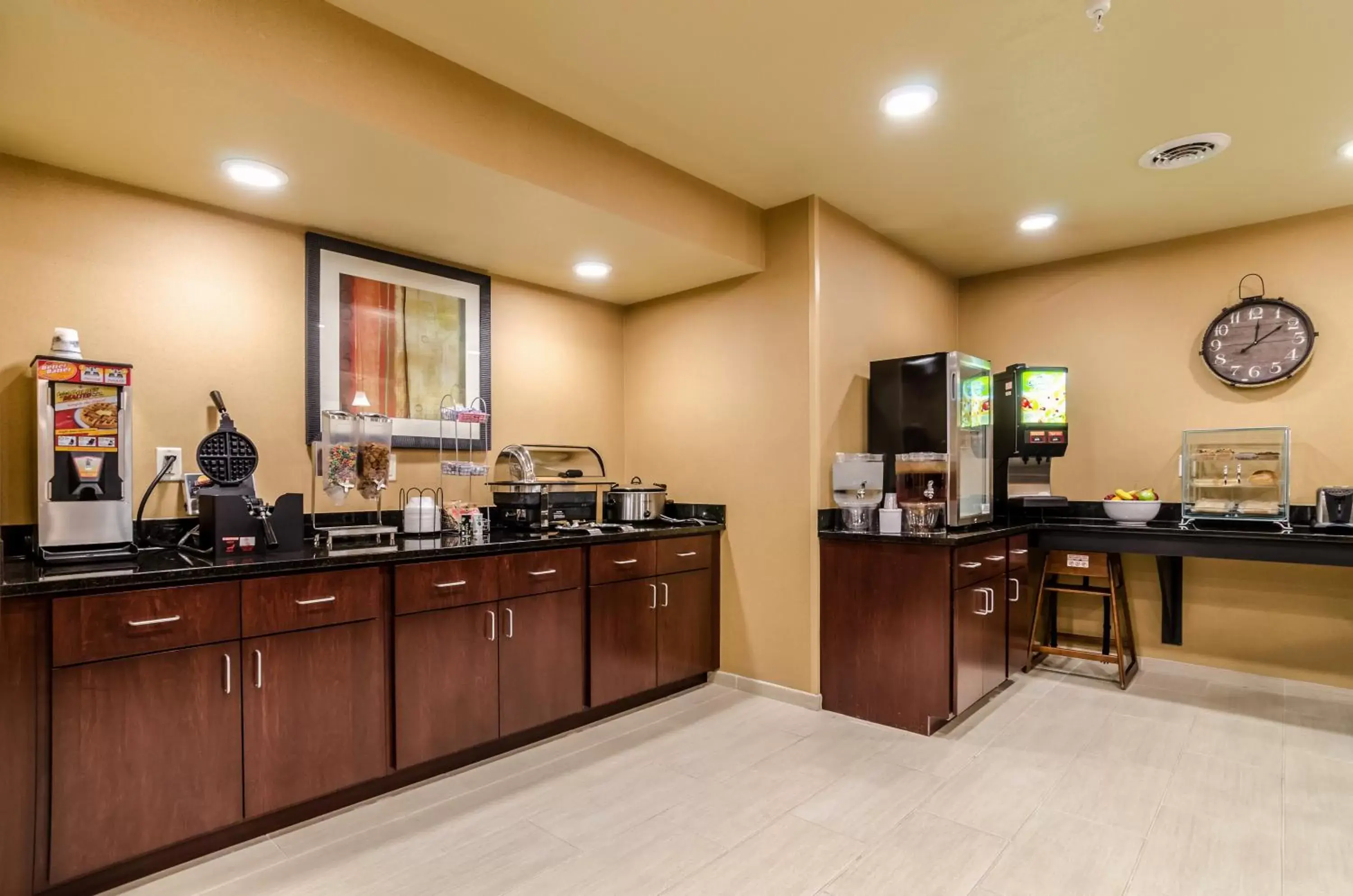 Property building, Restaurant/Places to Eat in Cobblestone Inn & Suites - Oberlin