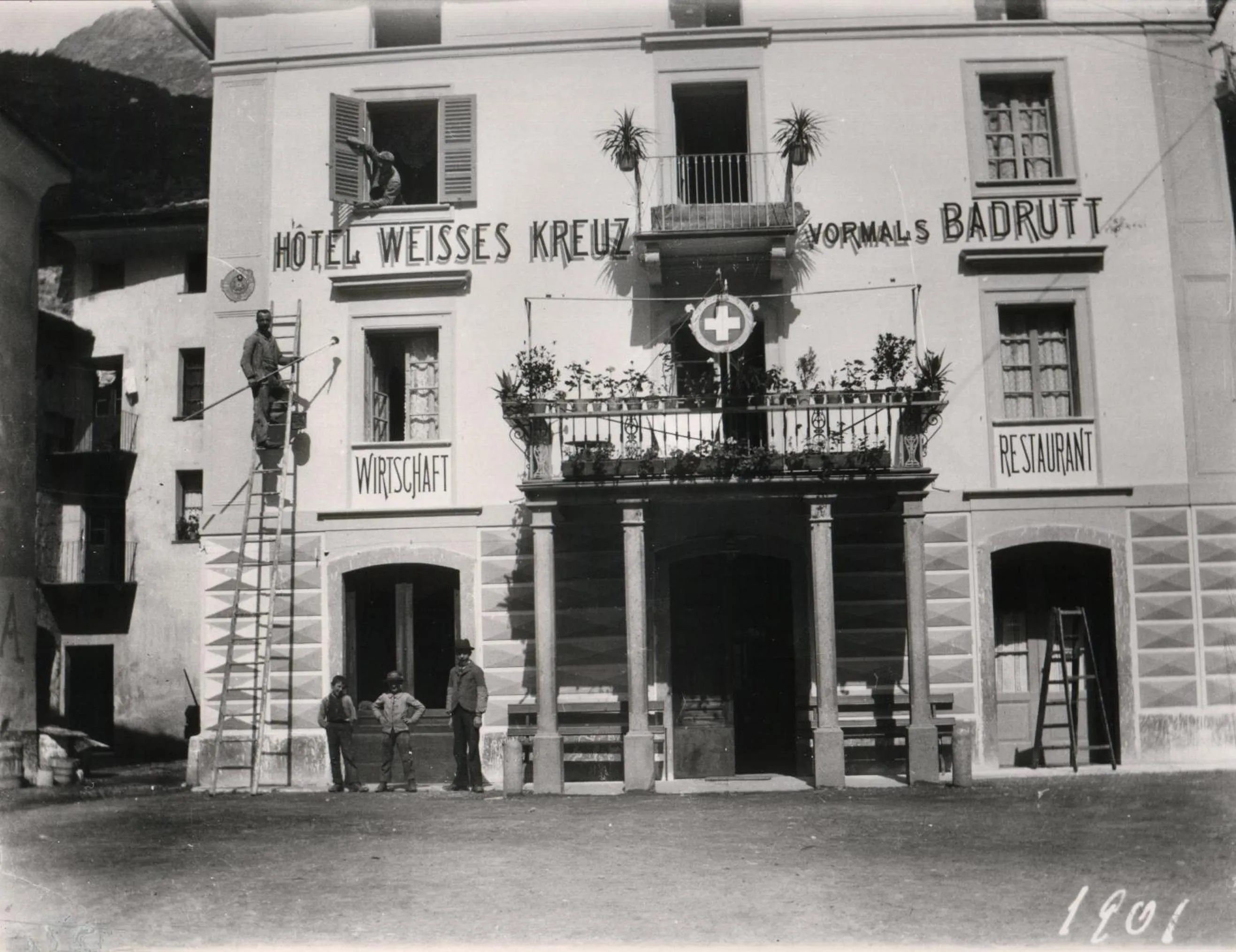 Property building in Hotel & SPA Croce Bianca