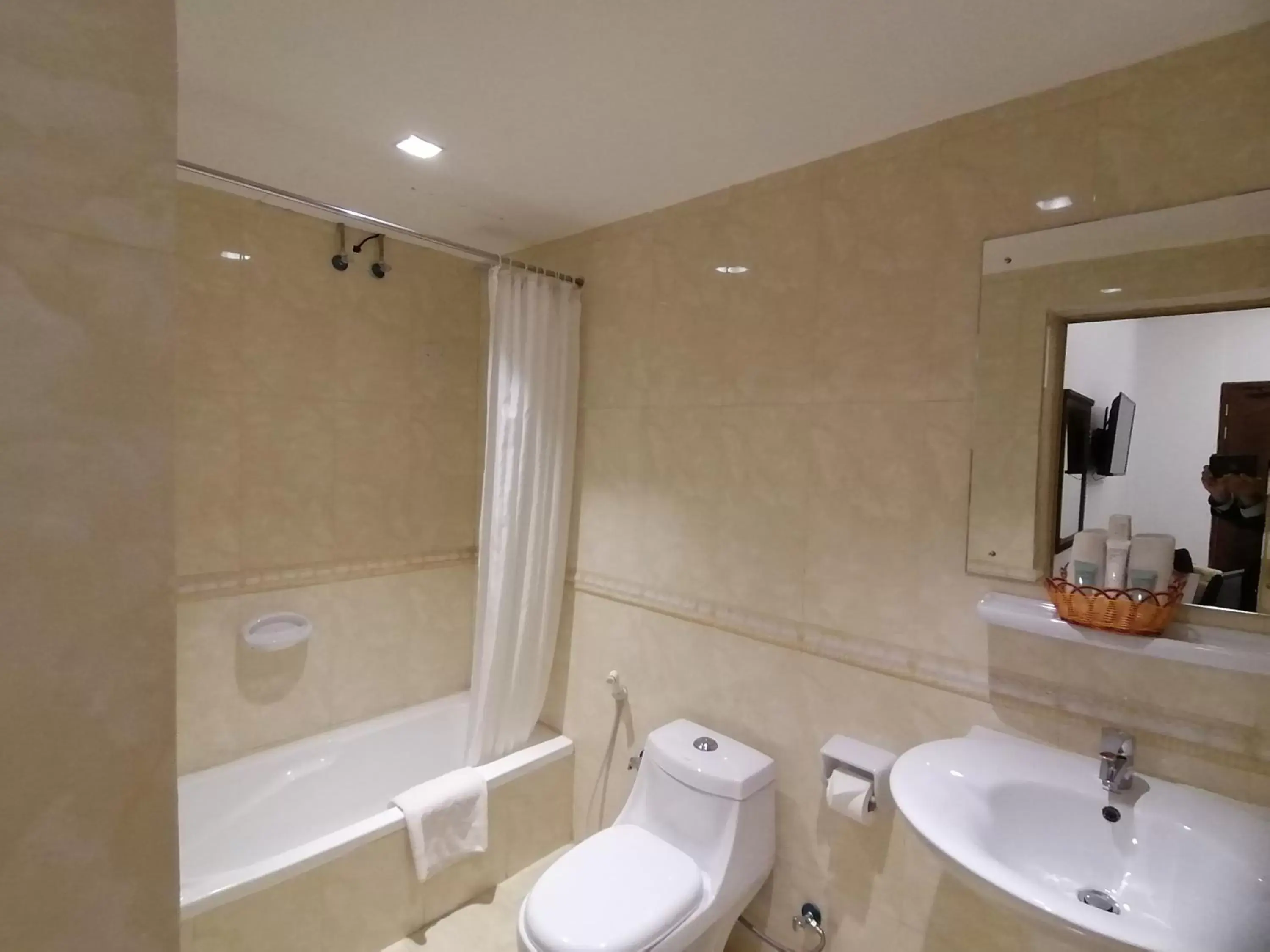 Bath, Bathroom in Nizwa Hotel Apartments